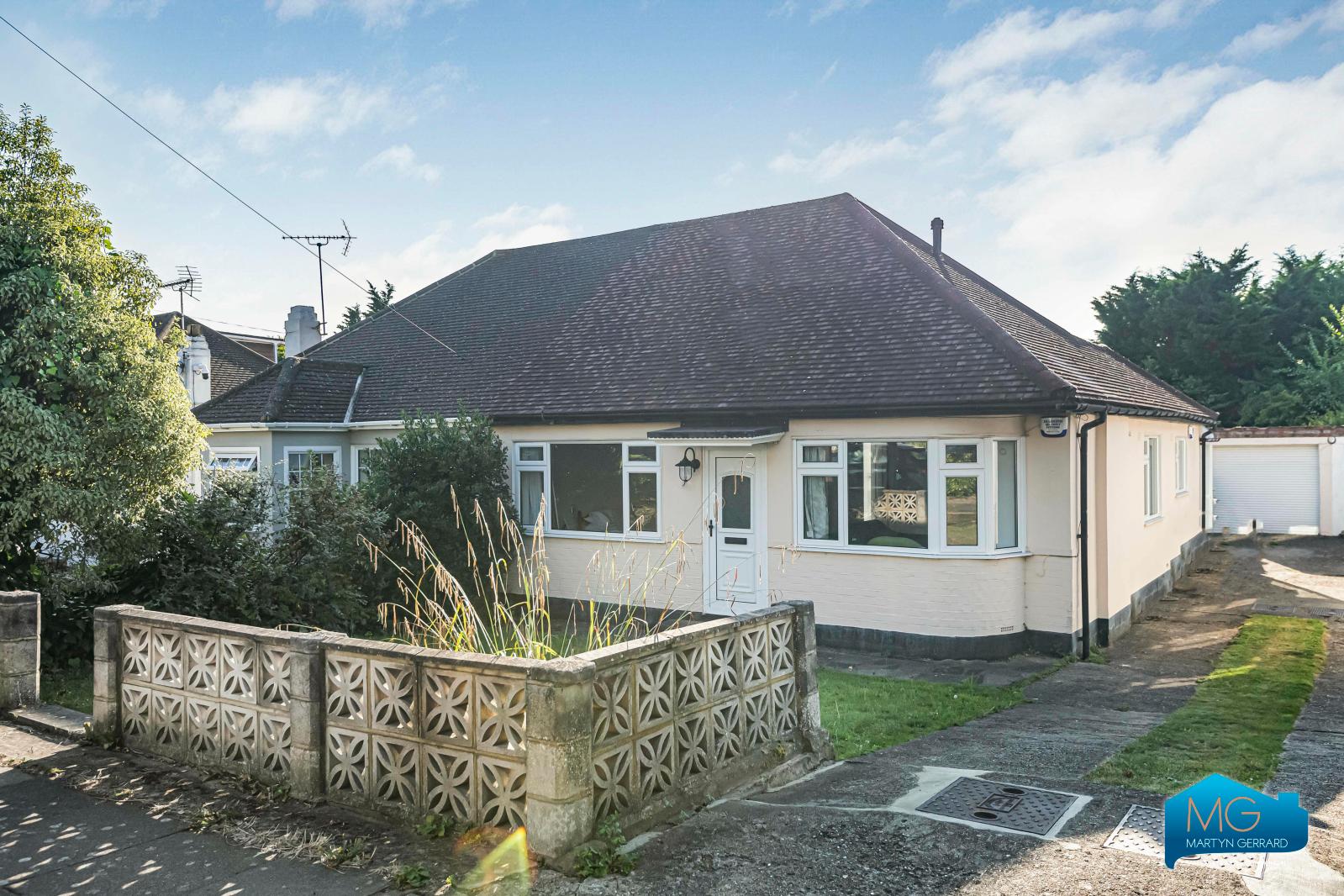 2 bedroom Semi-Detached Bungalow to rent - Martyn Gerrard