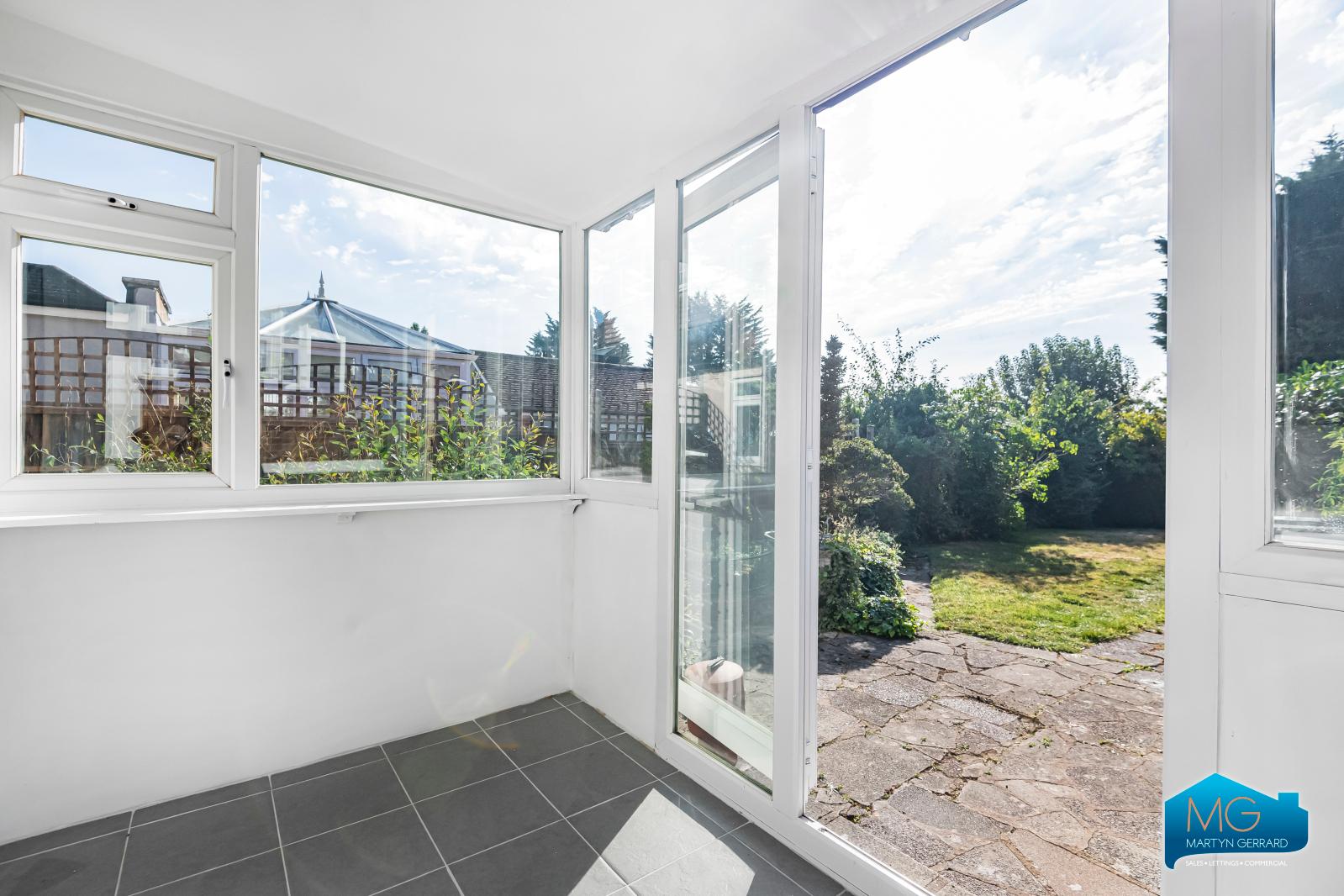 2 bedroom Semi-Detached Bungalow to rent - Martyn Gerrard