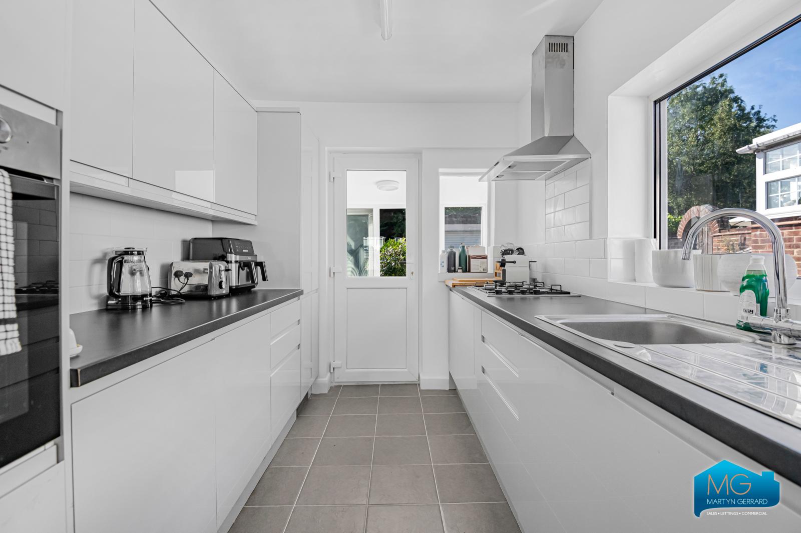 2 bedroom Semi-Detached Bungalow to rent - Martyn Gerrard
