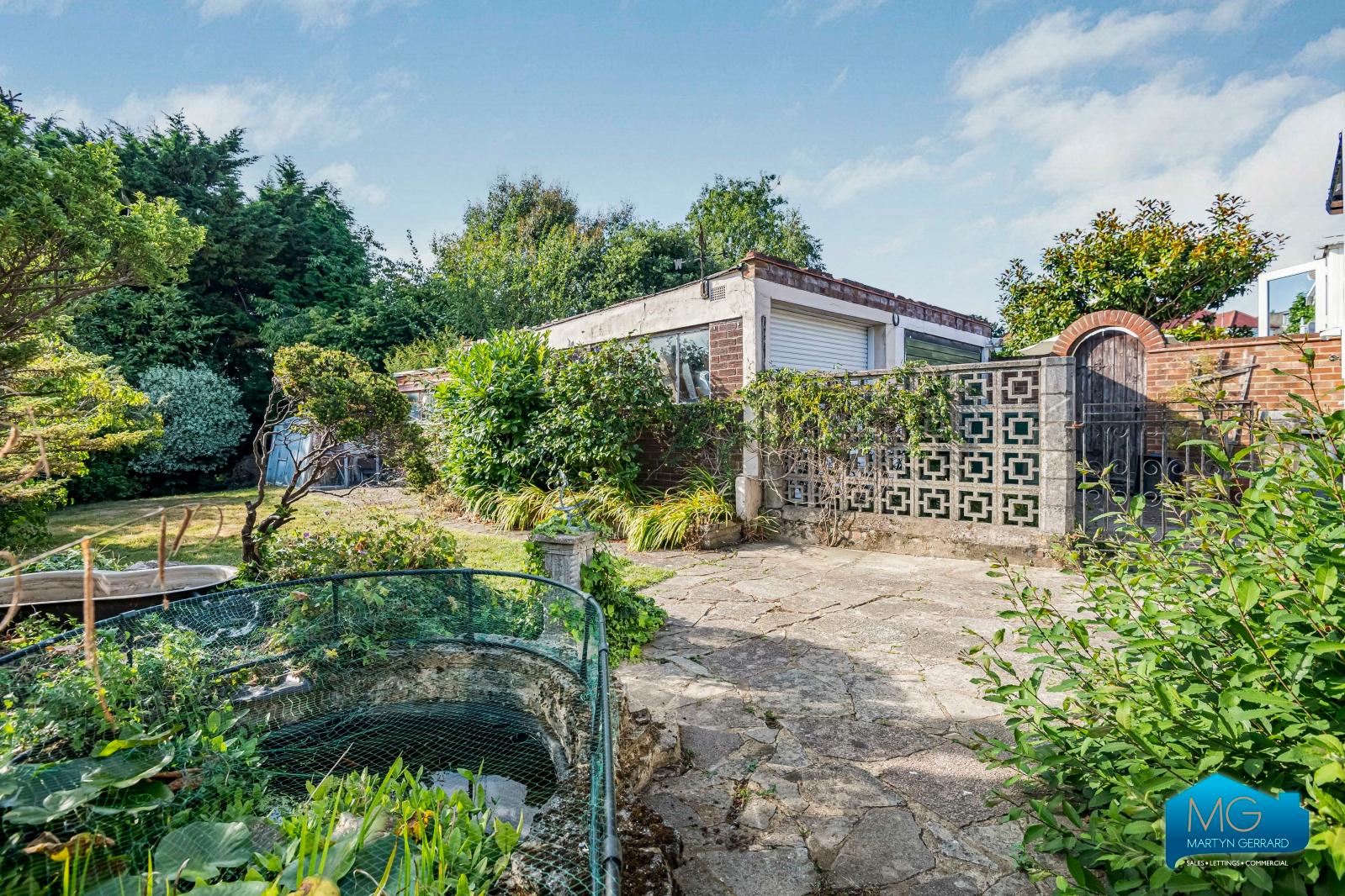 2 bedroom Semi-Detached Bungalow to rent - Martyn Gerrard