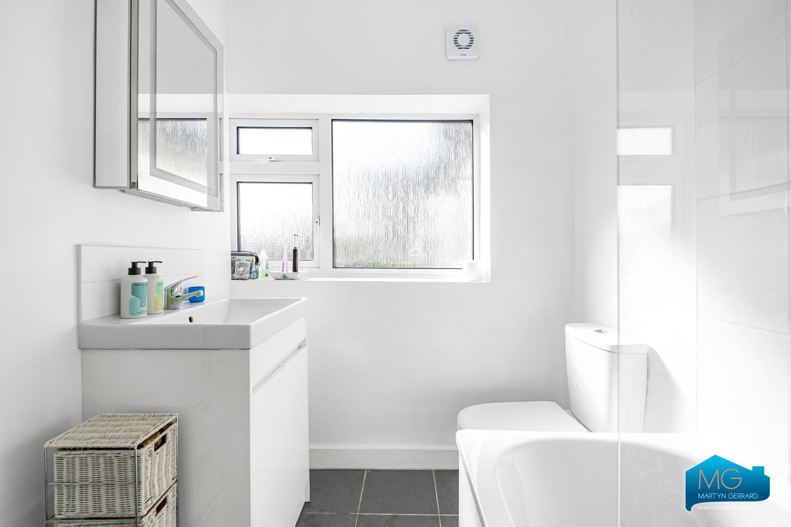 2 bedroom Semi-Detached Bungalow to rent - Martyn Gerrard