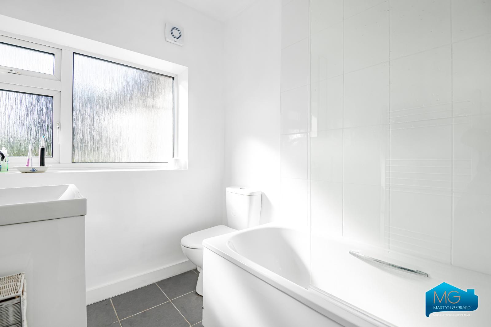 2 bedroom Semi-Detached Bungalow to rent - Martyn Gerrard