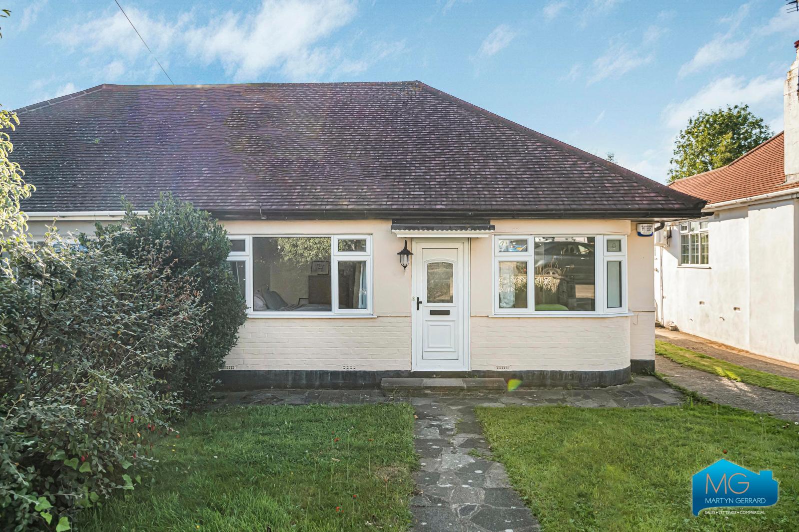 2 bedroom Semi-Detached Bungalow to rent - Martyn Gerrard
