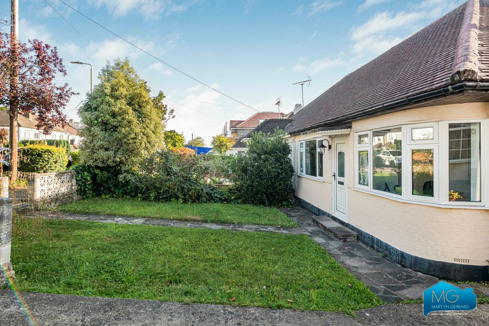 2 bedroom Semi-Detached Bungalow to rent - Martyn Gerrard