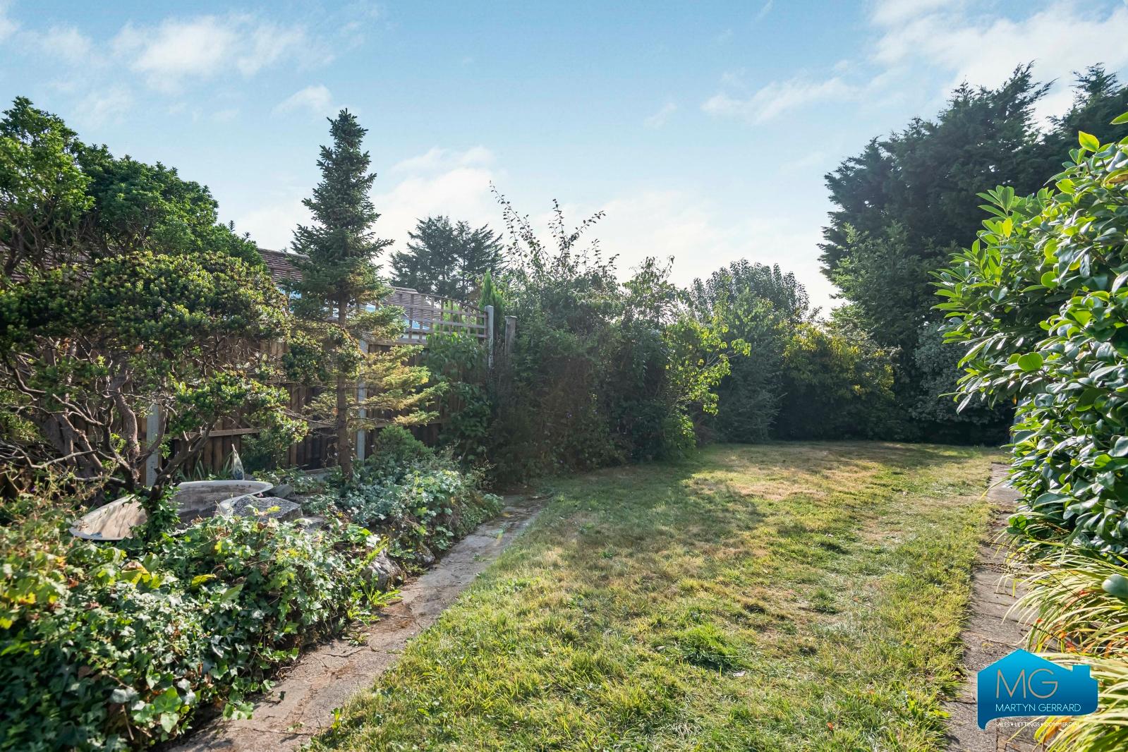 2 bedroom Semi-Detached Bungalow to rent - Martyn Gerrard