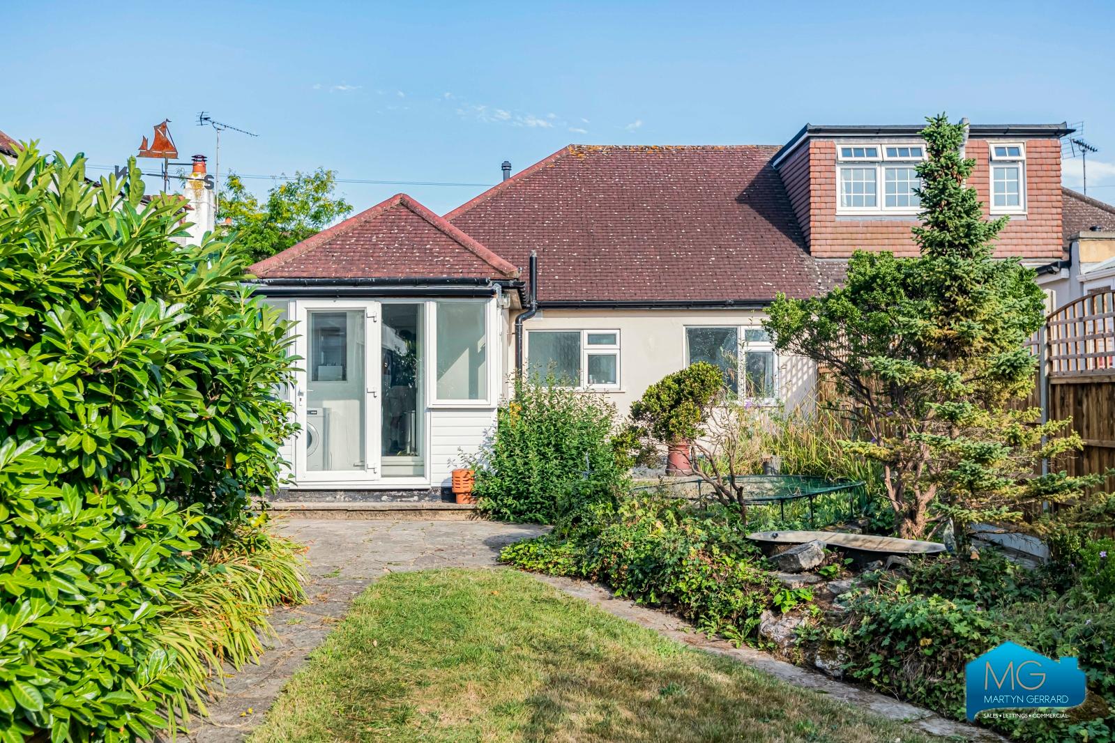 2 bedroom Semi-Detached Bungalow to rent - Martyn Gerrard