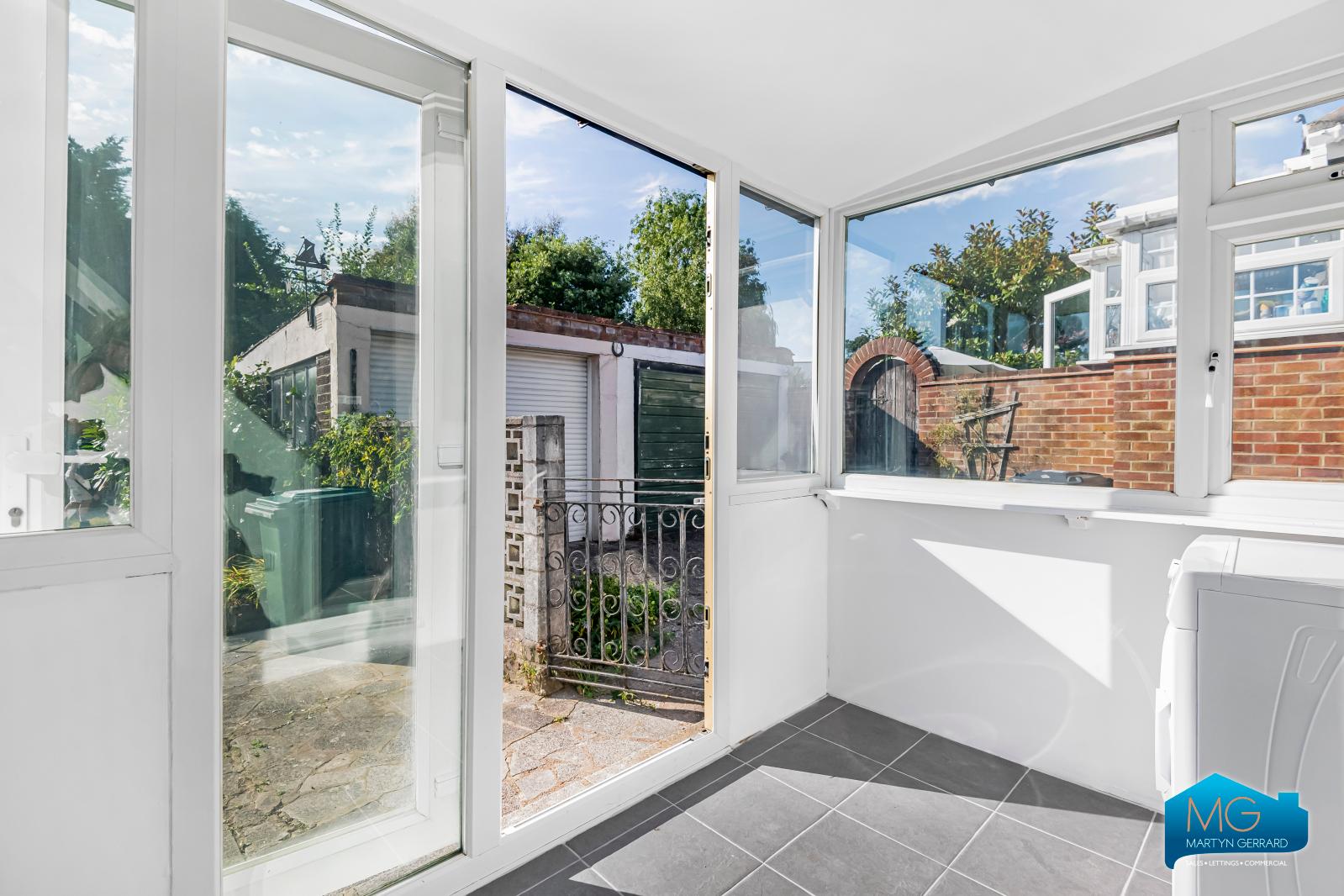 2 bedroom Semi-Detached Bungalow to rent - Martyn Gerrard