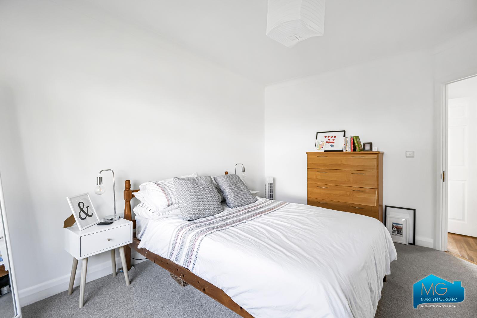 2 bedroom Semi-Detached Bungalow to rent - Martyn Gerrard