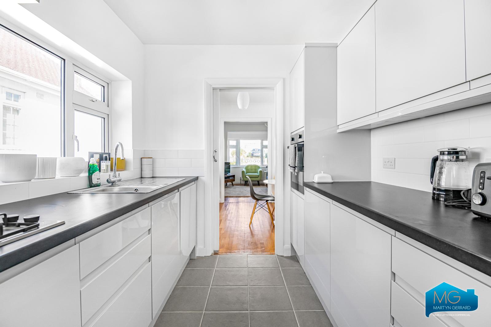2 bedroom Semi-Detached Bungalow to rent - Martyn Gerrard