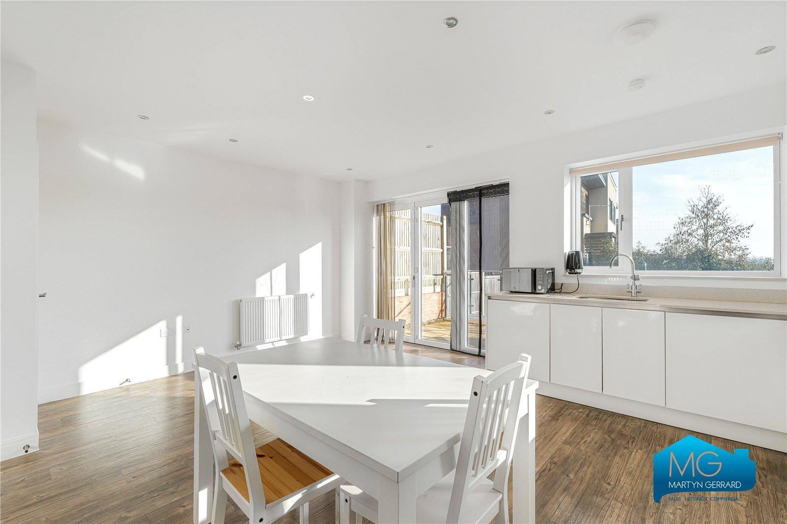 4 bedroom Detached House to rent - Martyn Gerrard