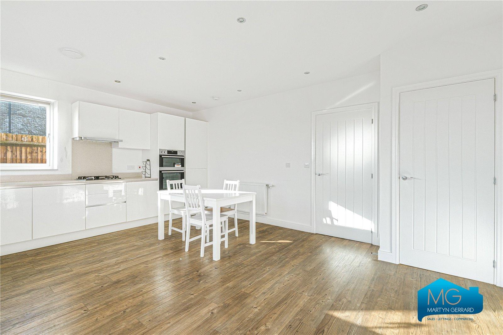 4 bedroom Detached House to rent - Martyn Gerrard