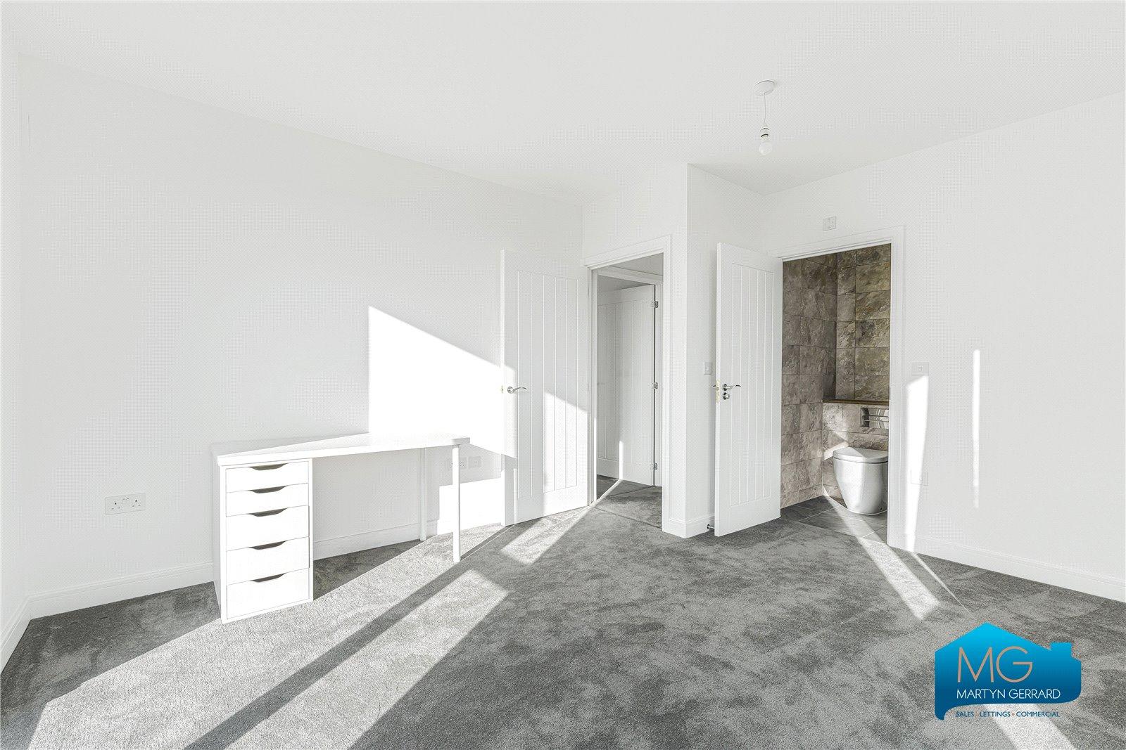 4 bedroom Detached House to rent - Martyn Gerrard