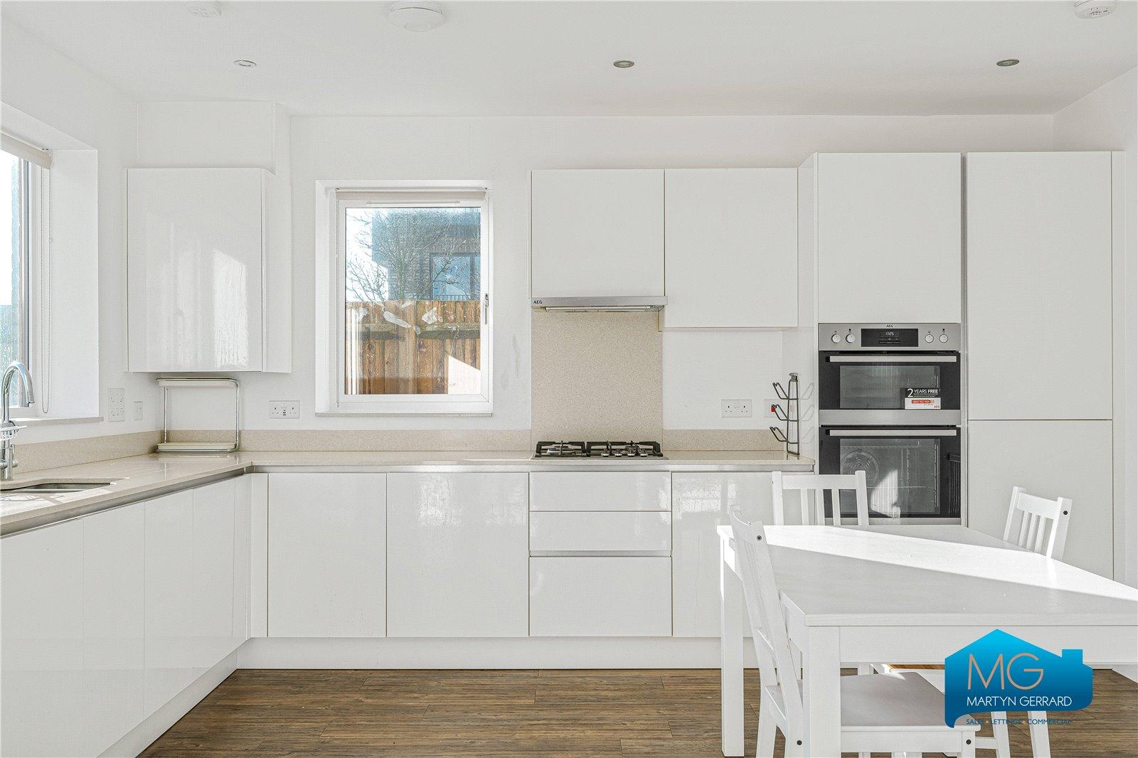 4 bedroom Detached House to rent - Martyn Gerrard