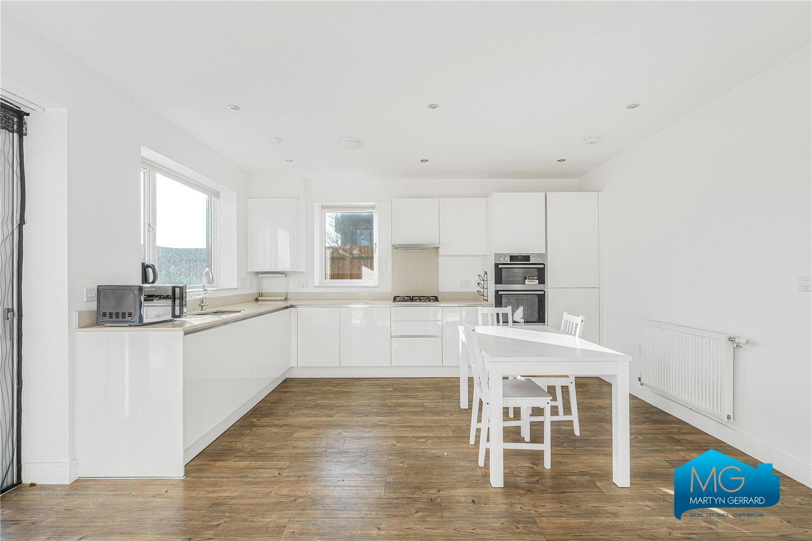 4 bedroom Detached House to rent - Martyn Gerrard
