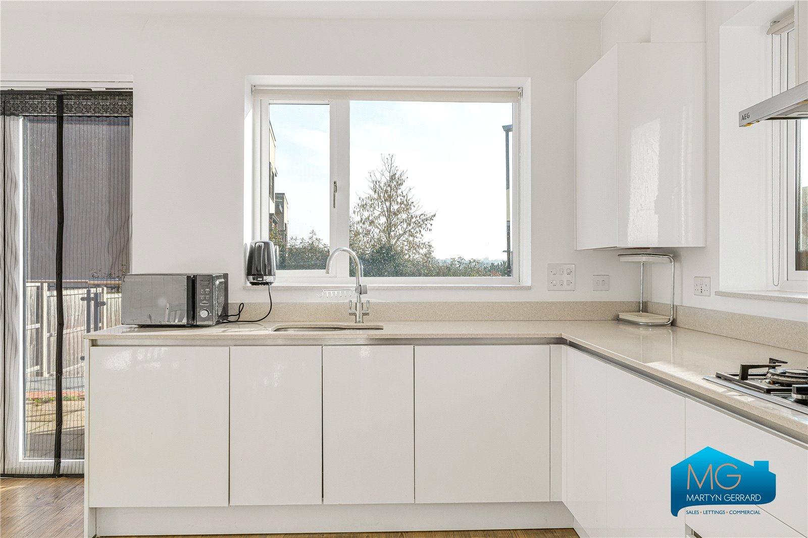 4 bedroom Detached House to rent - Martyn Gerrard