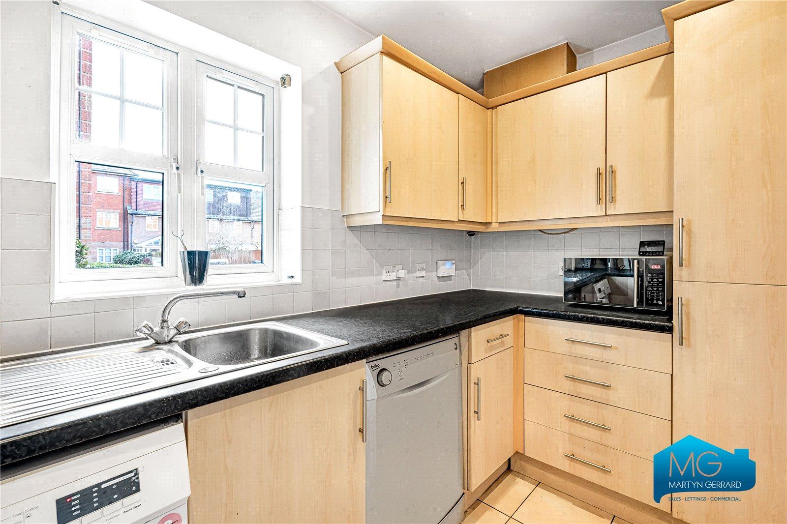2 bedroom Ground Floor Flat to rent - Martyn Gerrard
