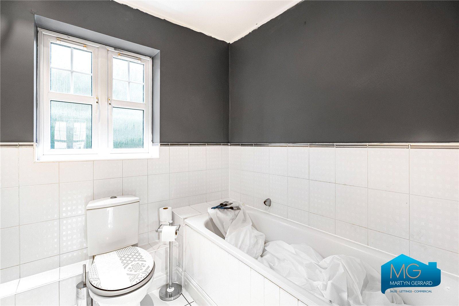 2 bedroom Ground Floor Flat to rent - Martyn Gerrard