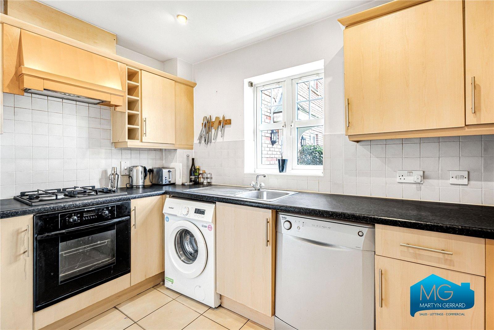 2 bedroom Ground Floor Flat to rent - Martyn Gerrard