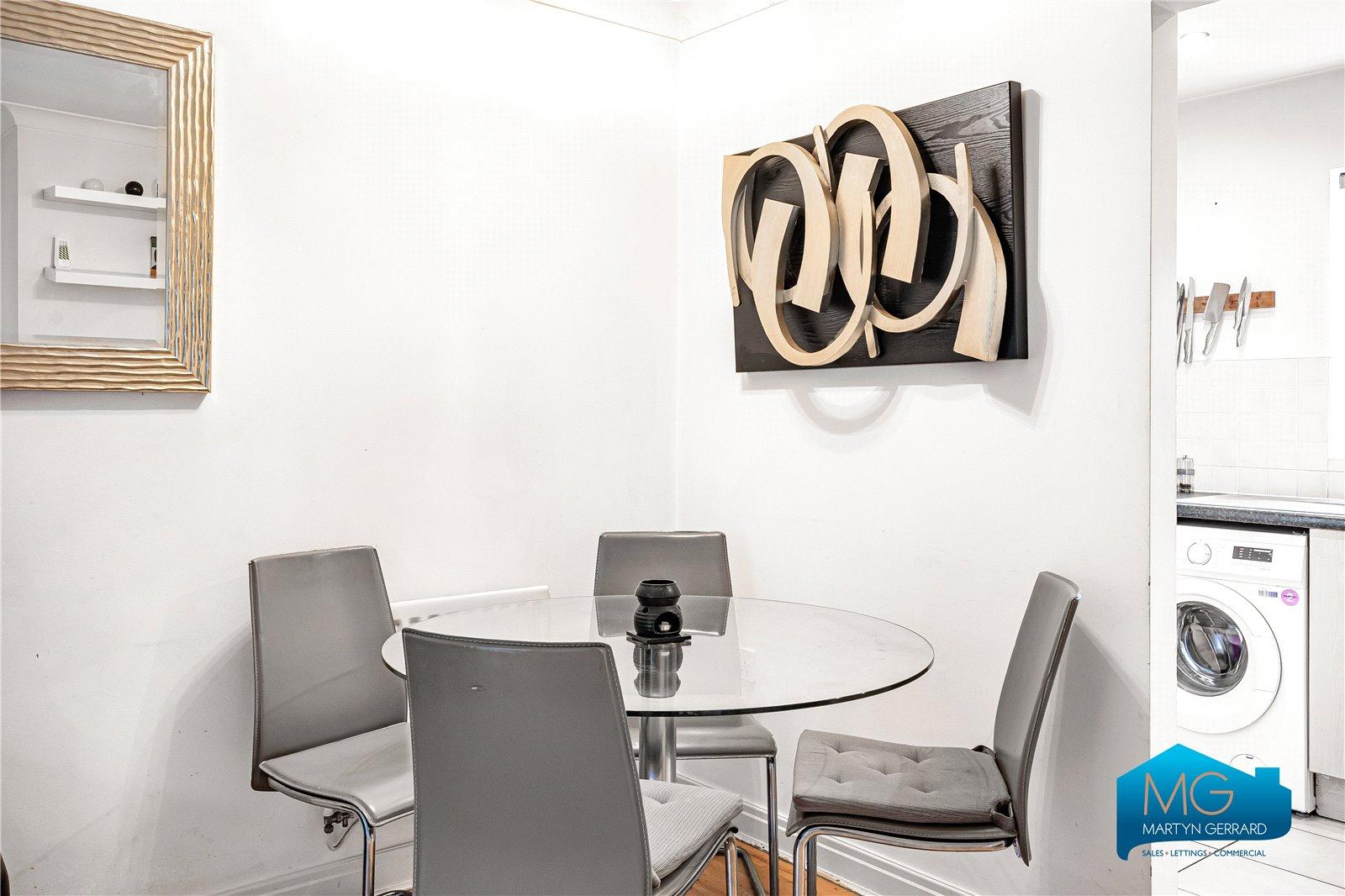 2 bedroom Ground Floor Flat to rent - Martyn Gerrard
