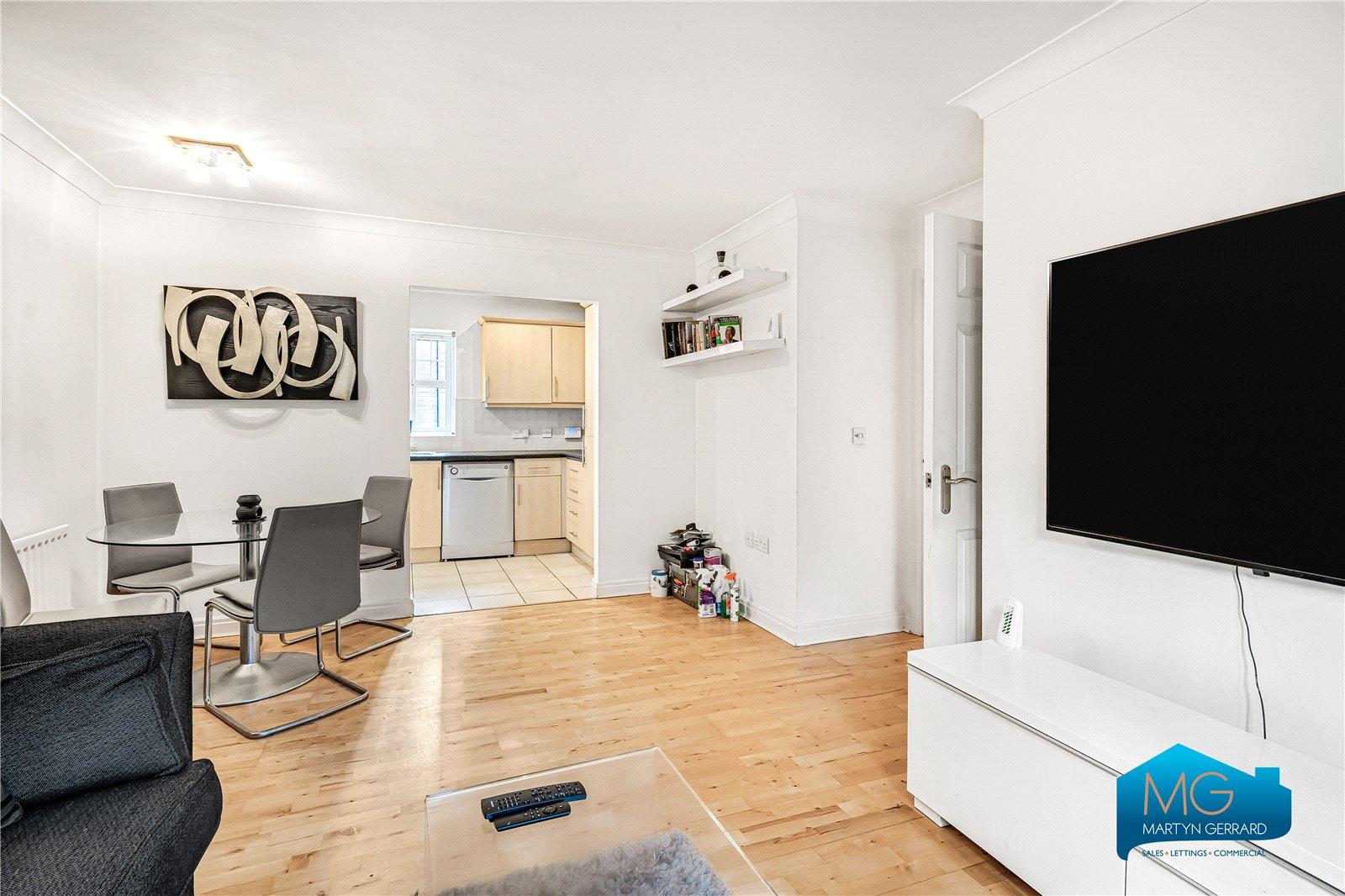 2 bedroom Ground Floor Flat to rent - Martyn Gerrard
