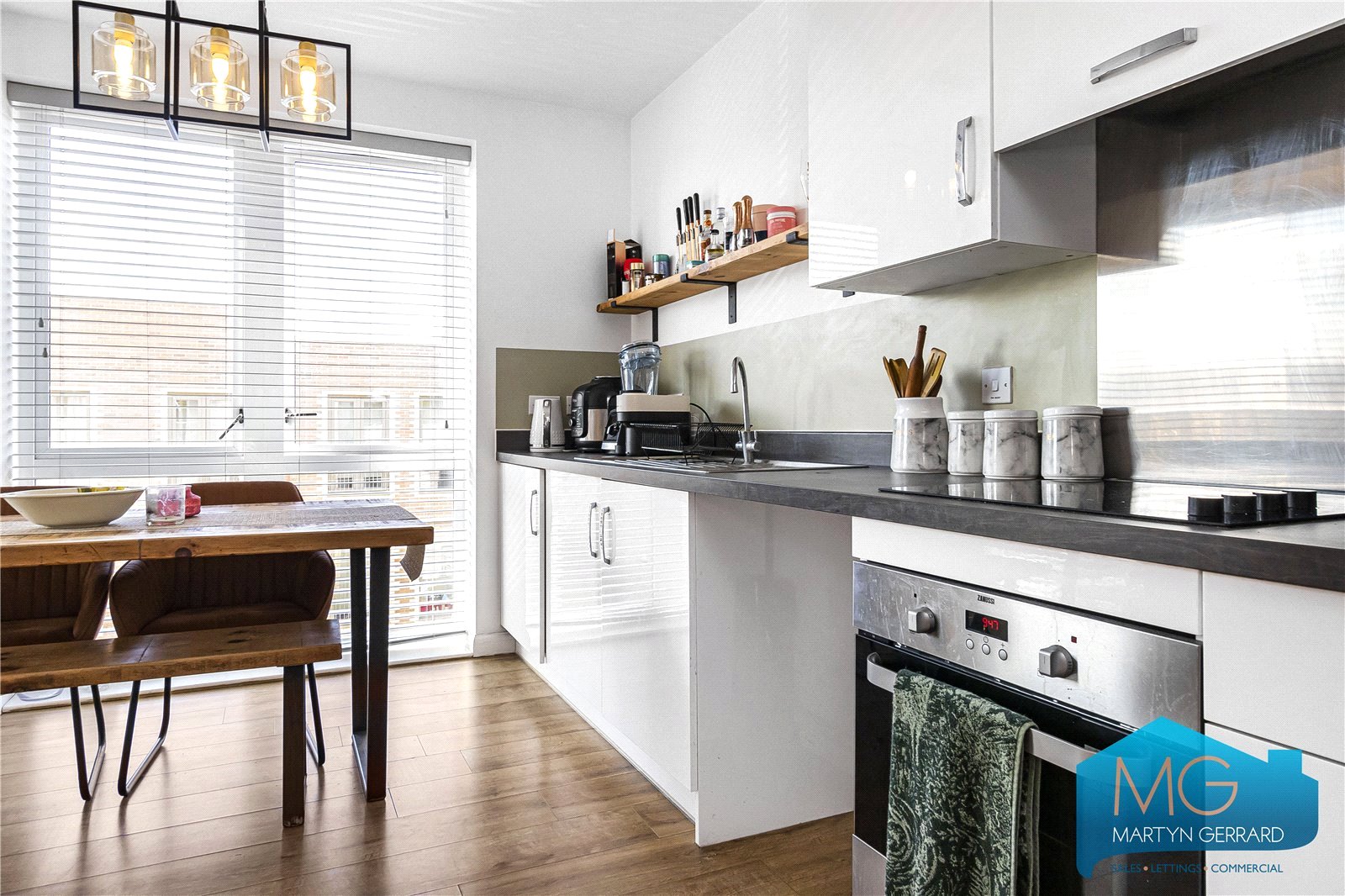 2 bedroom Apartment to rent - Martyn Gerrard