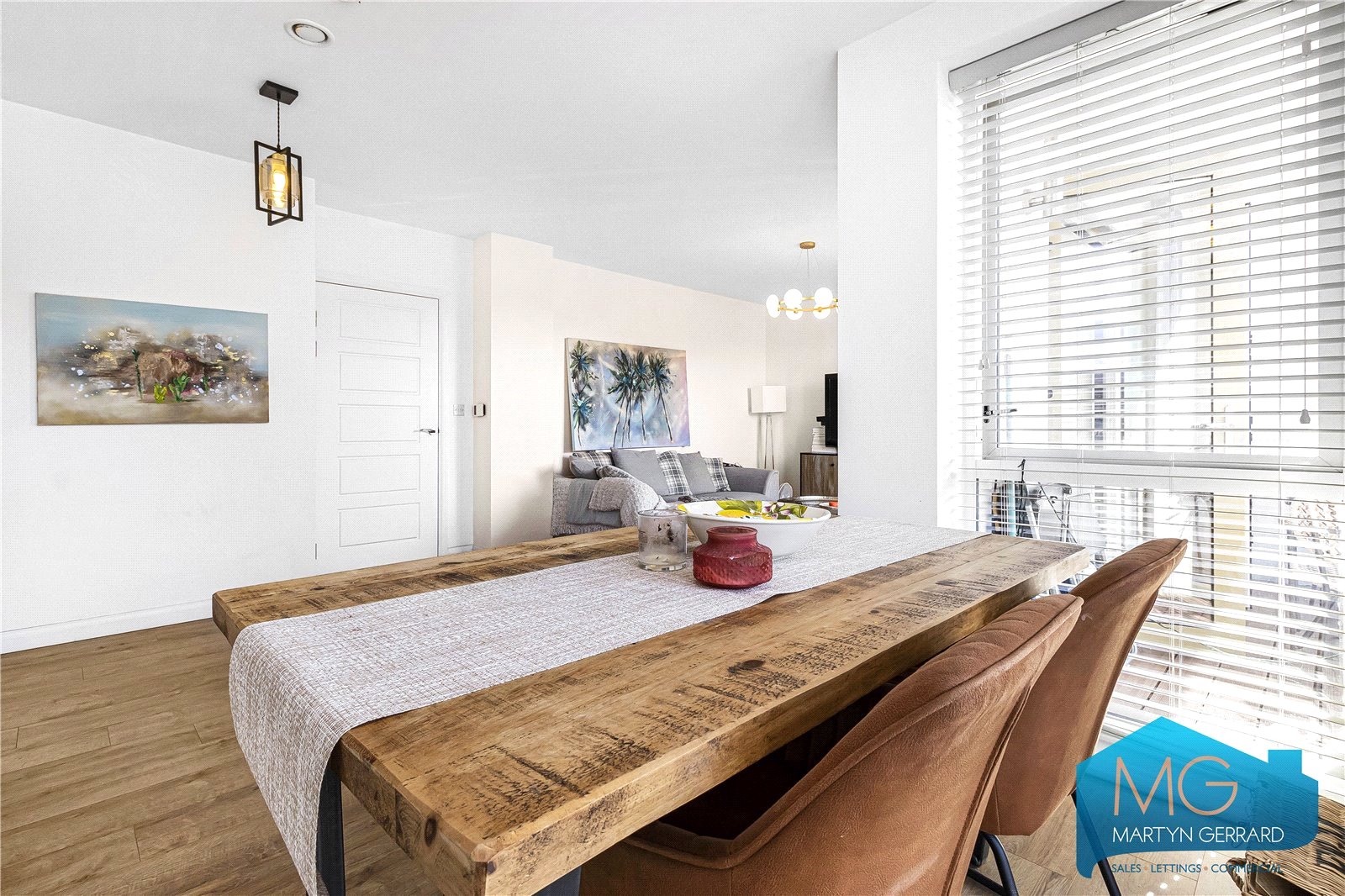 2 bedroom Apartment to rent - Martyn Gerrard