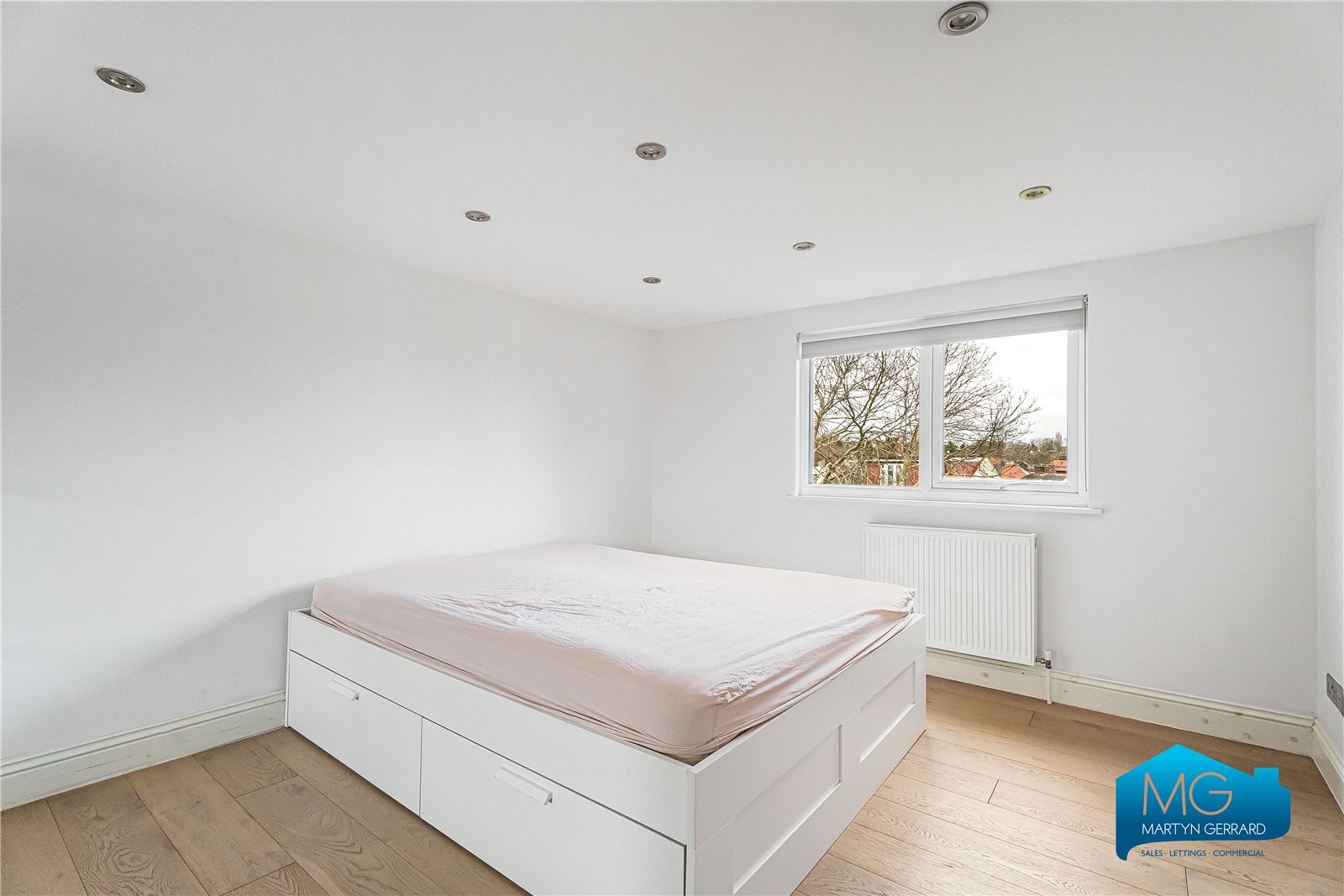 4 bedroom House to rent - Martyn Gerrard