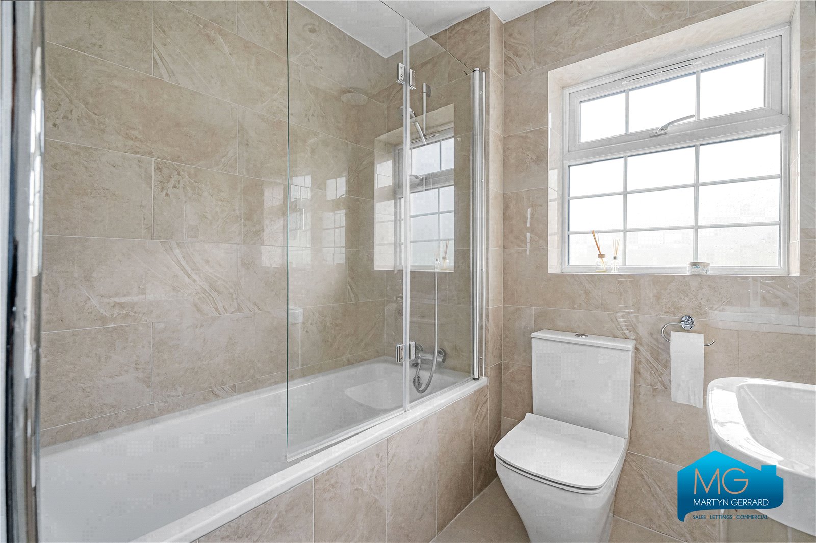 4 bedroom House to rent - Martyn Gerrard