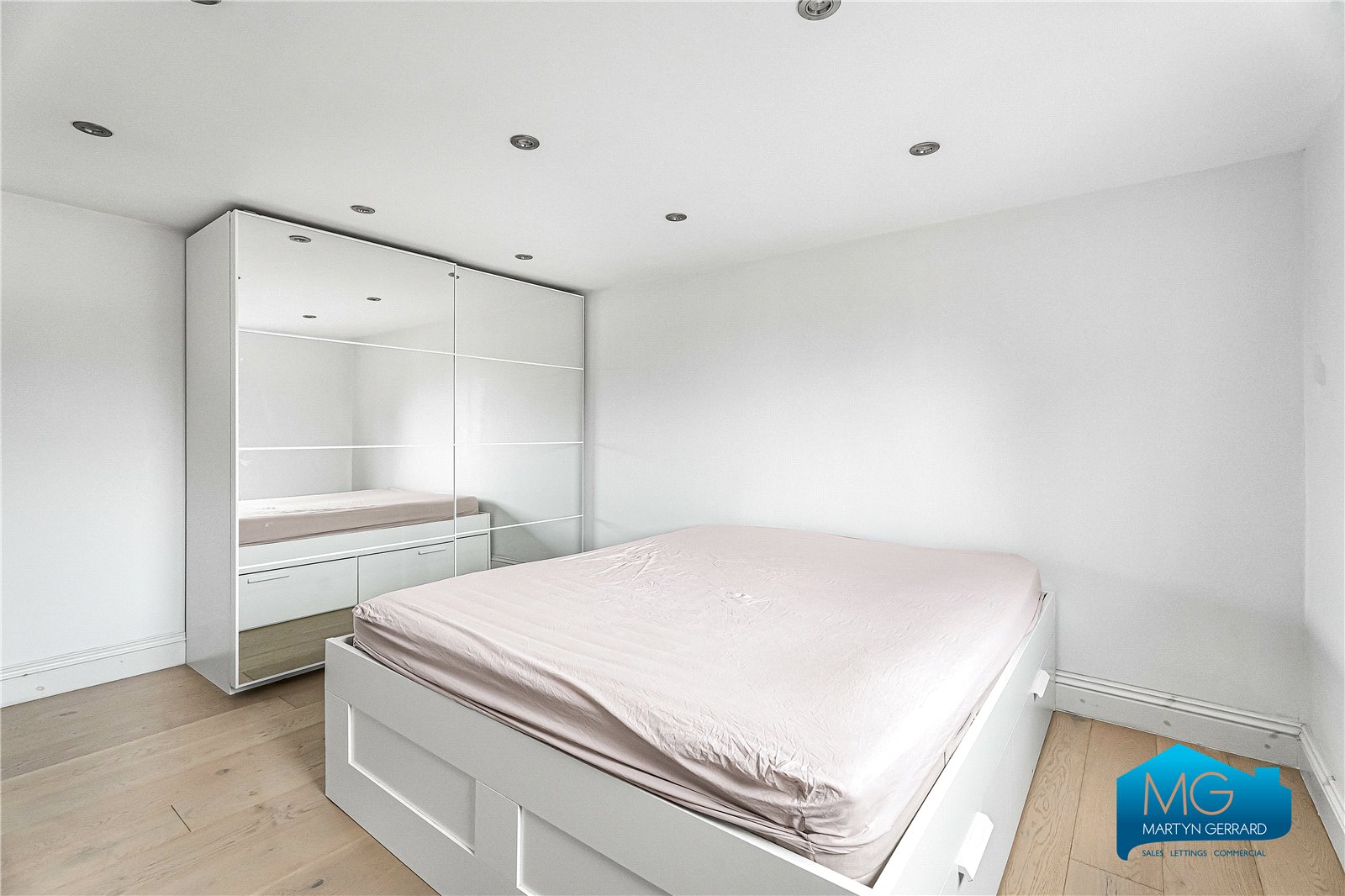 4 bedroom House to rent - Martyn Gerrard