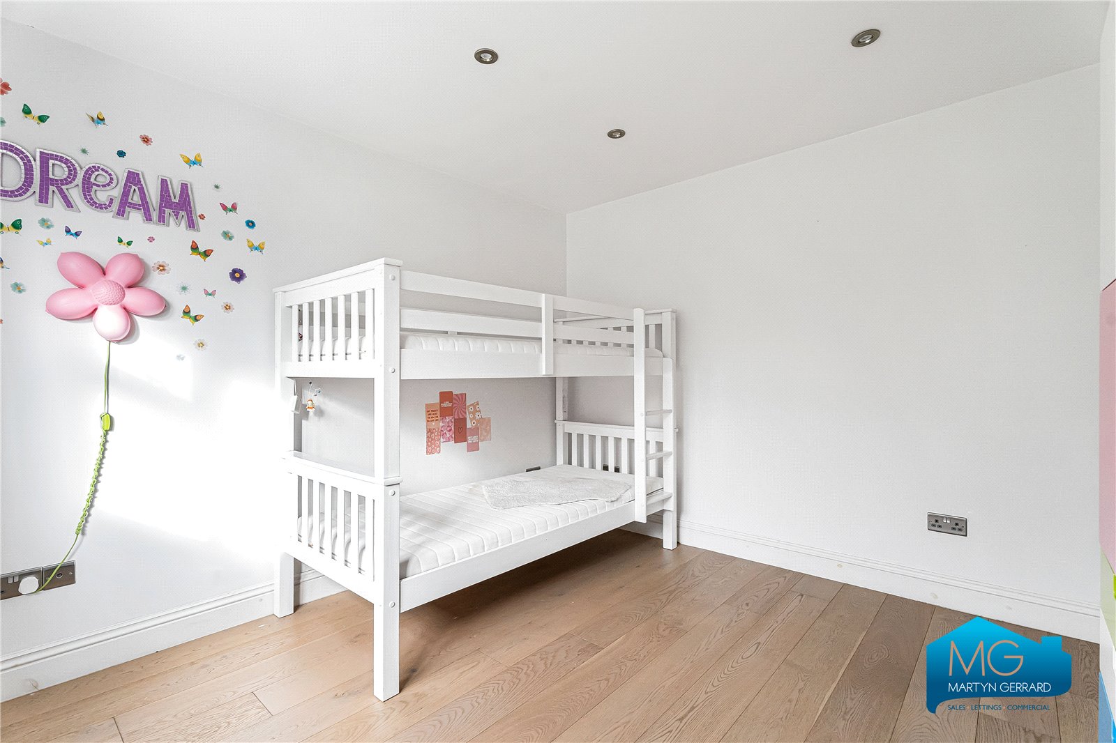 4 bedroom House to rent - Martyn Gerrard
