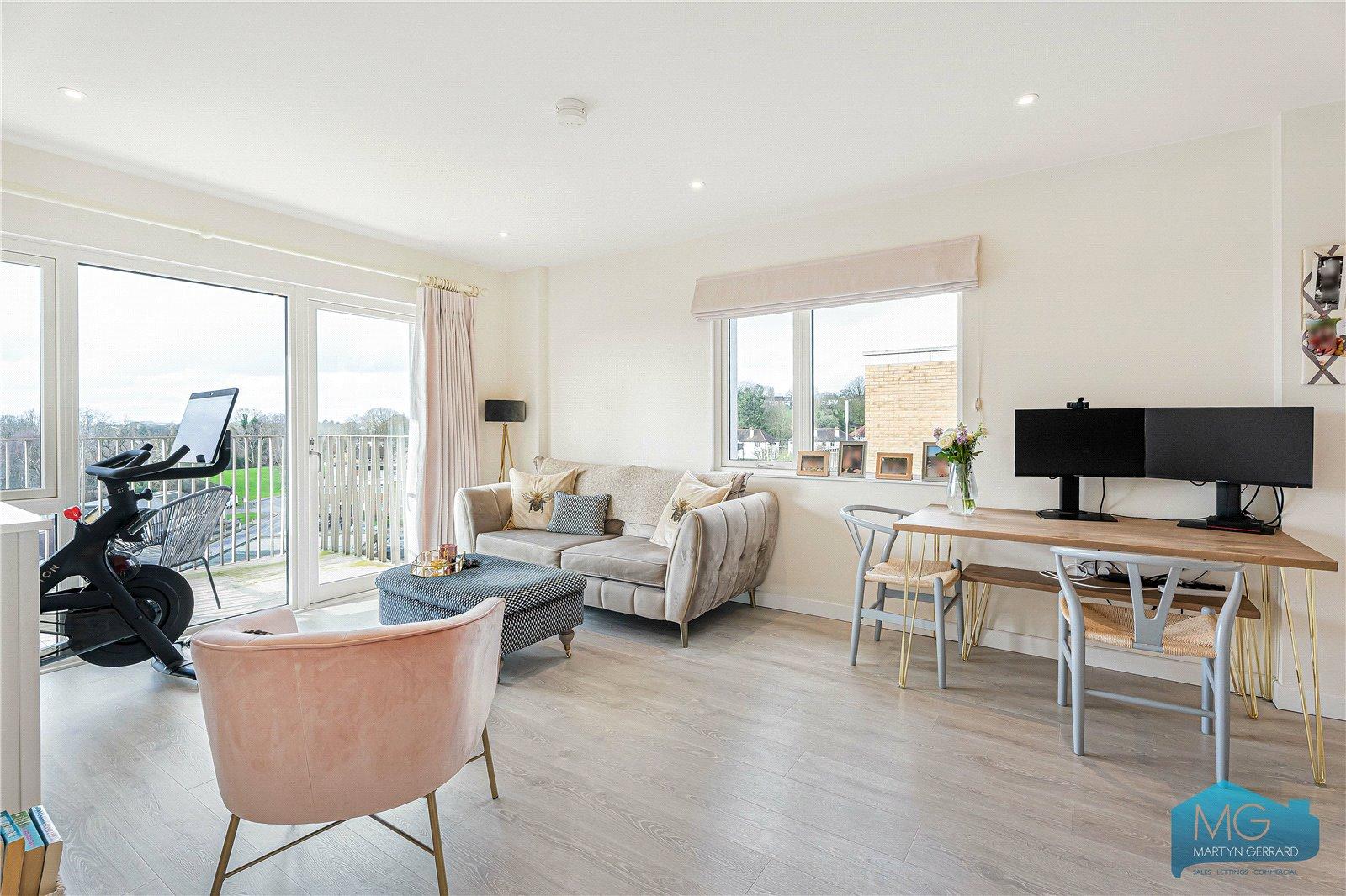 Bittacy Hill, Mill Hill, London, NW7+ - Martyn Gerrard