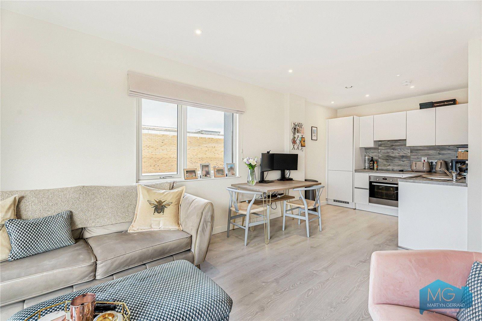 Bittacy Hill, Mill Hill, London, NW7+ - Martyn Gerrard