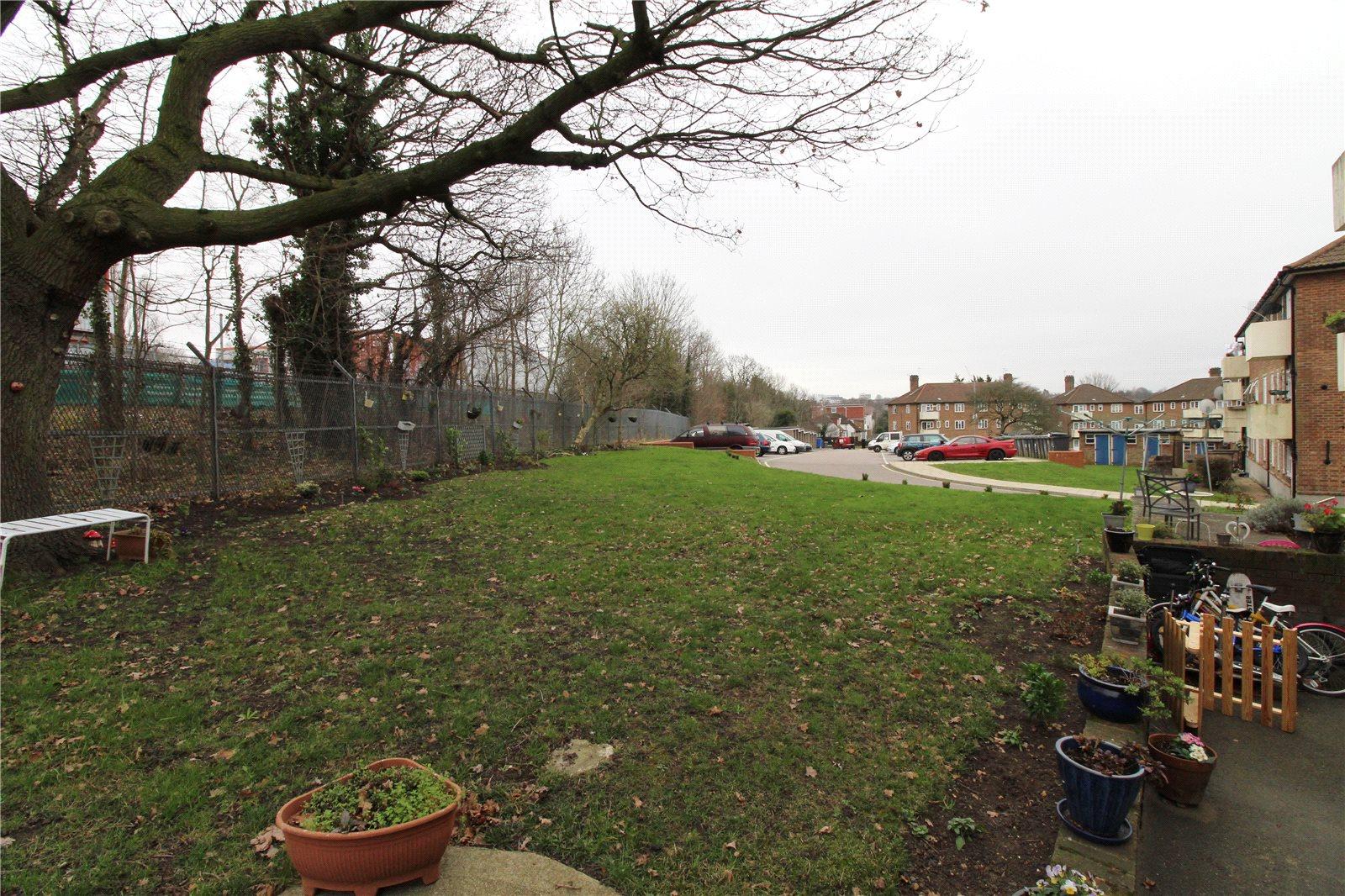 1 bedroom Ground Floor Flat to rent - Martyn Gerrard