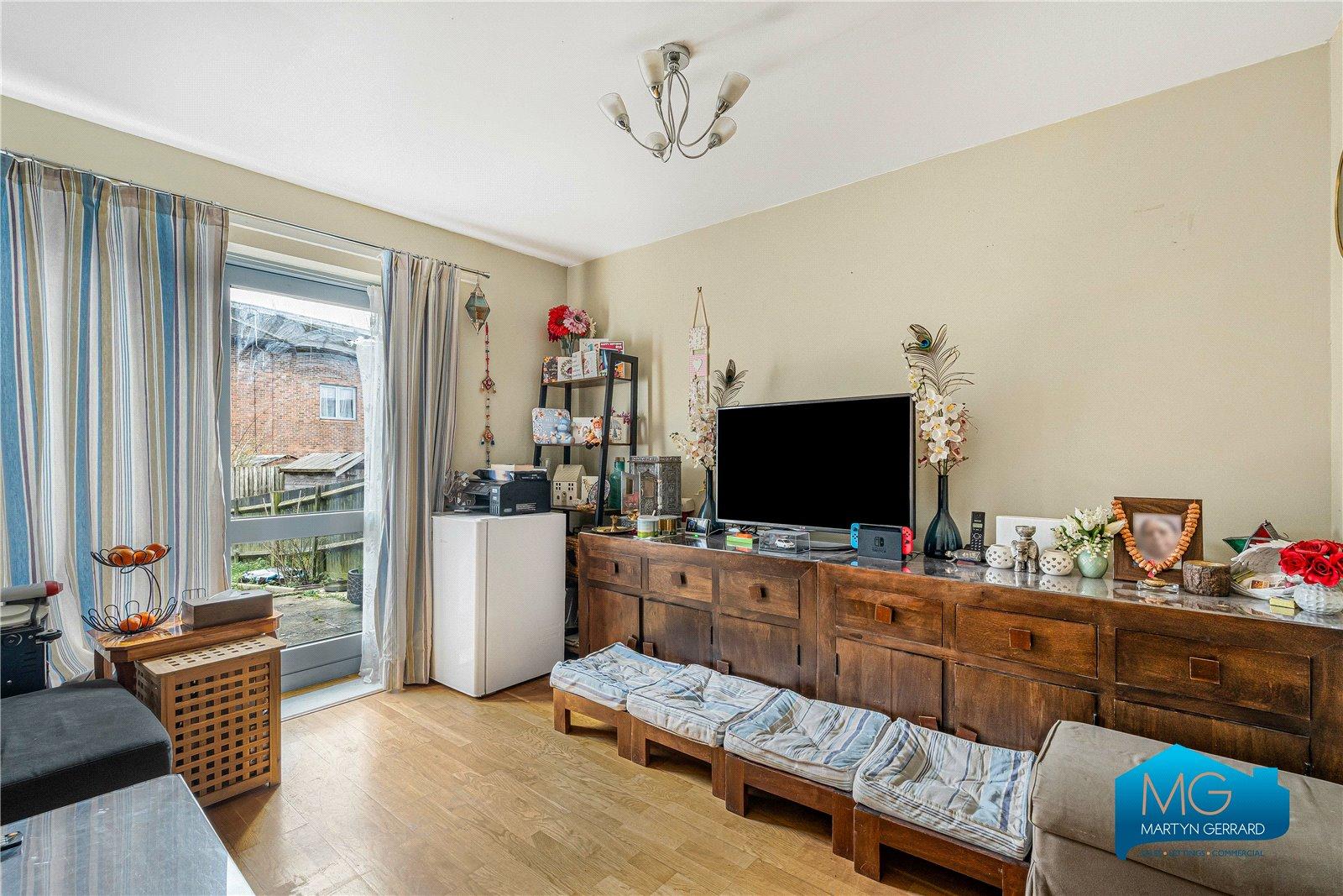 2 bedroom Terraced House to rent - Martyn Gerrard