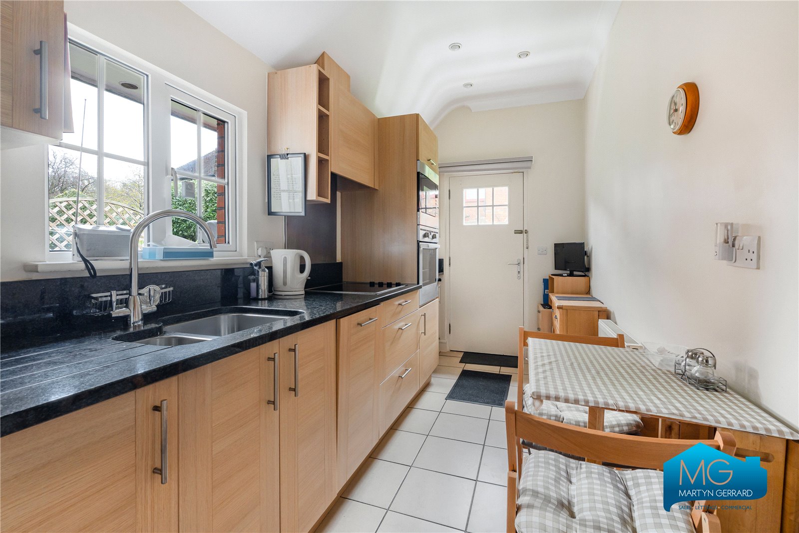 2 bedroom End of Terrace House to rent - Martyn Gerrard