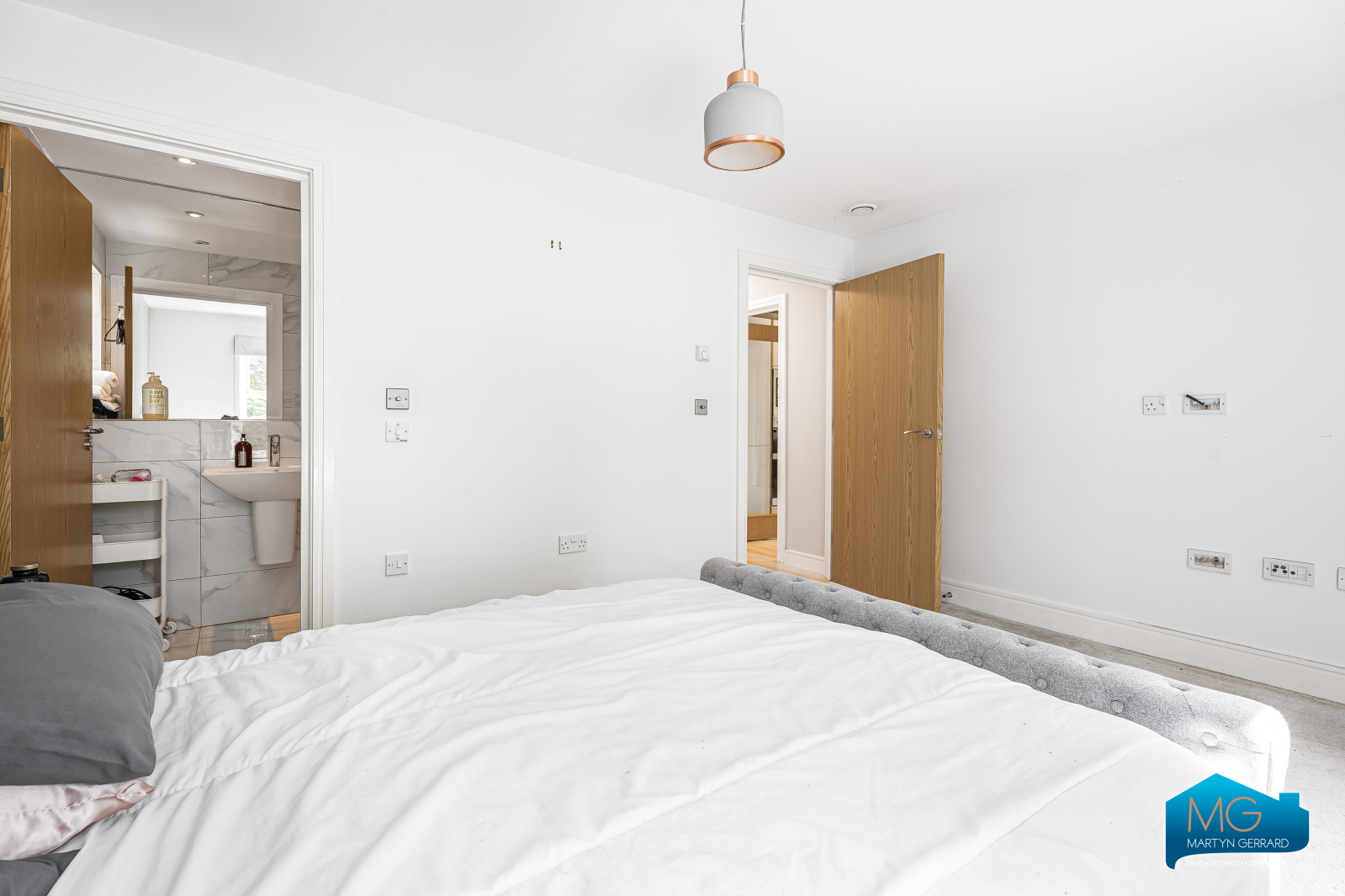 2 bedroom Apartment to rent - Martyn Gerrard