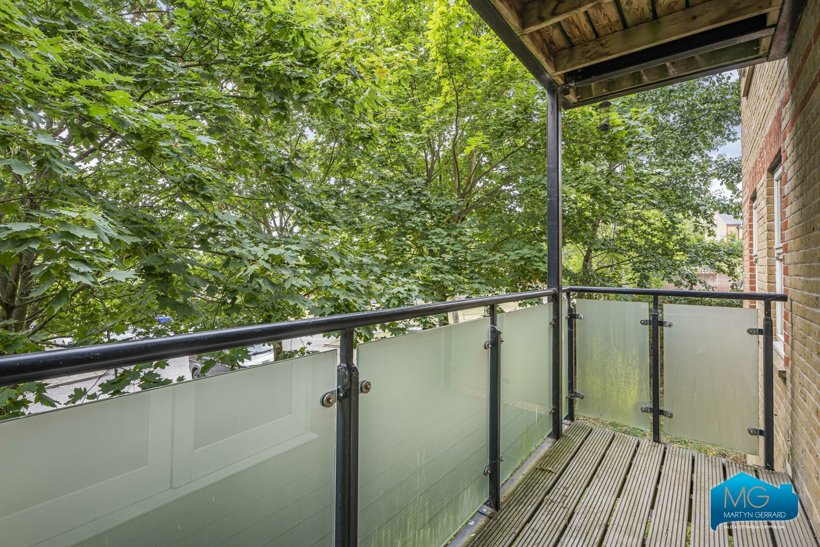 2 bedroom Apartment to rent - Martyn Gerrard