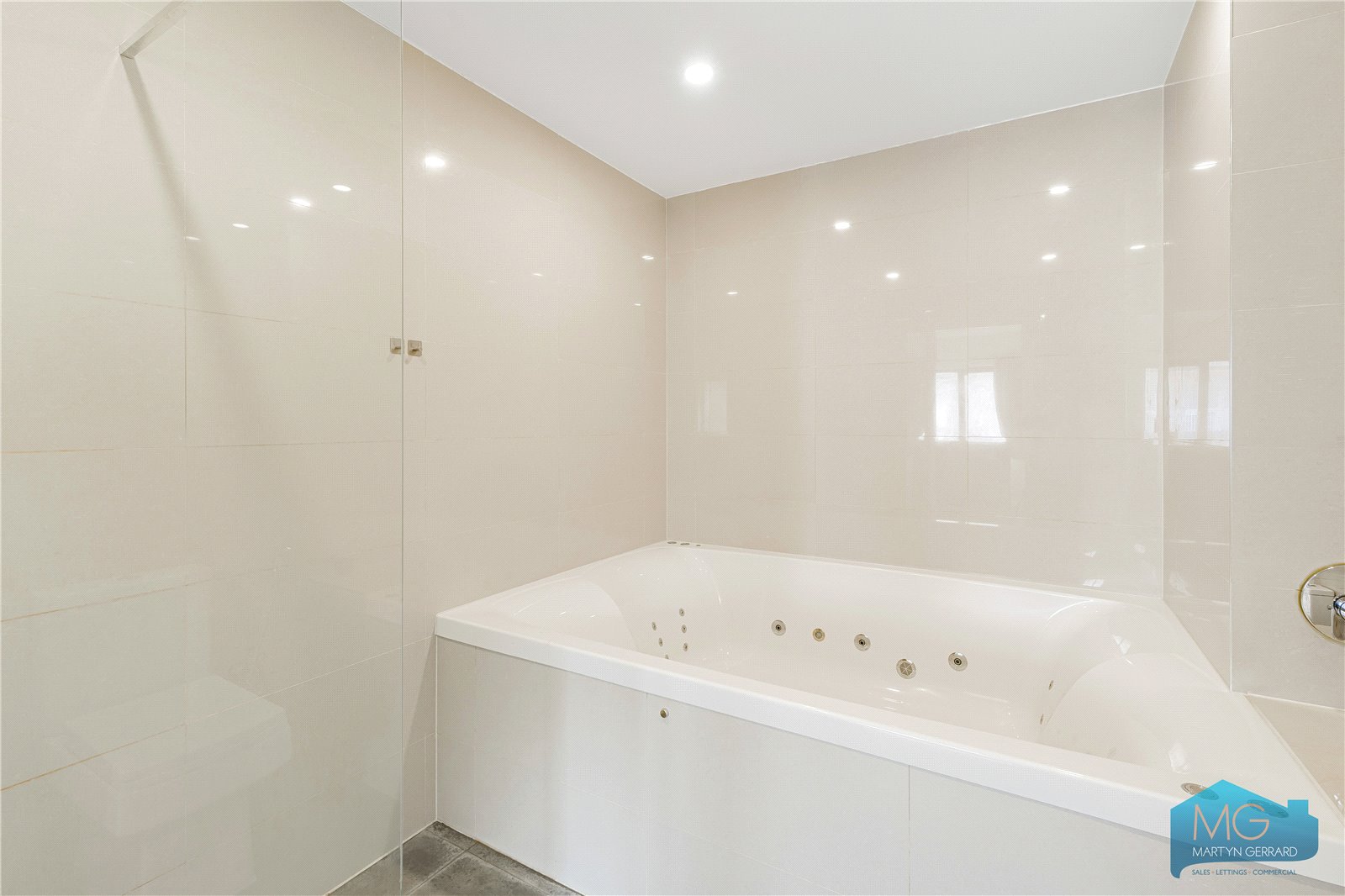 5 bedroom End of Terrace House to rent - Martyn Gerrard