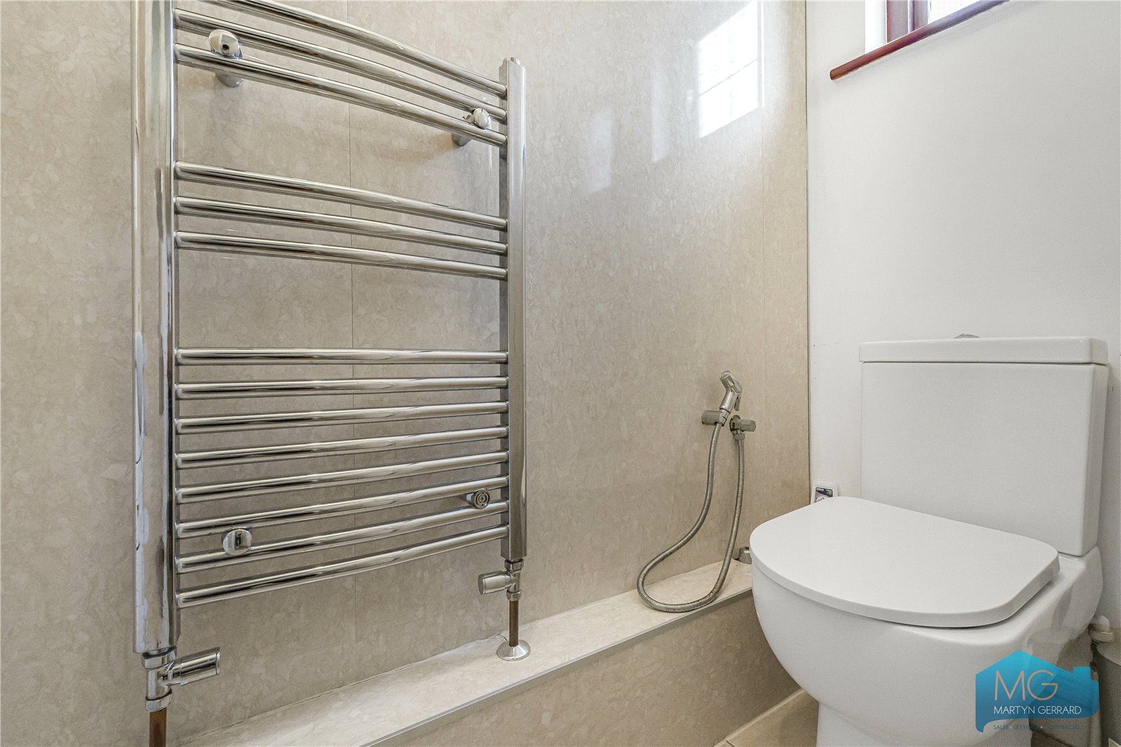 5 bedroom End of Terrace House to rent - Martyn Gerrard
