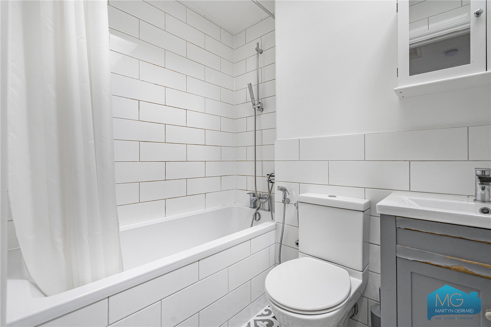 5 bedroom End of Terrace House to rent - Martyn Gerrard
