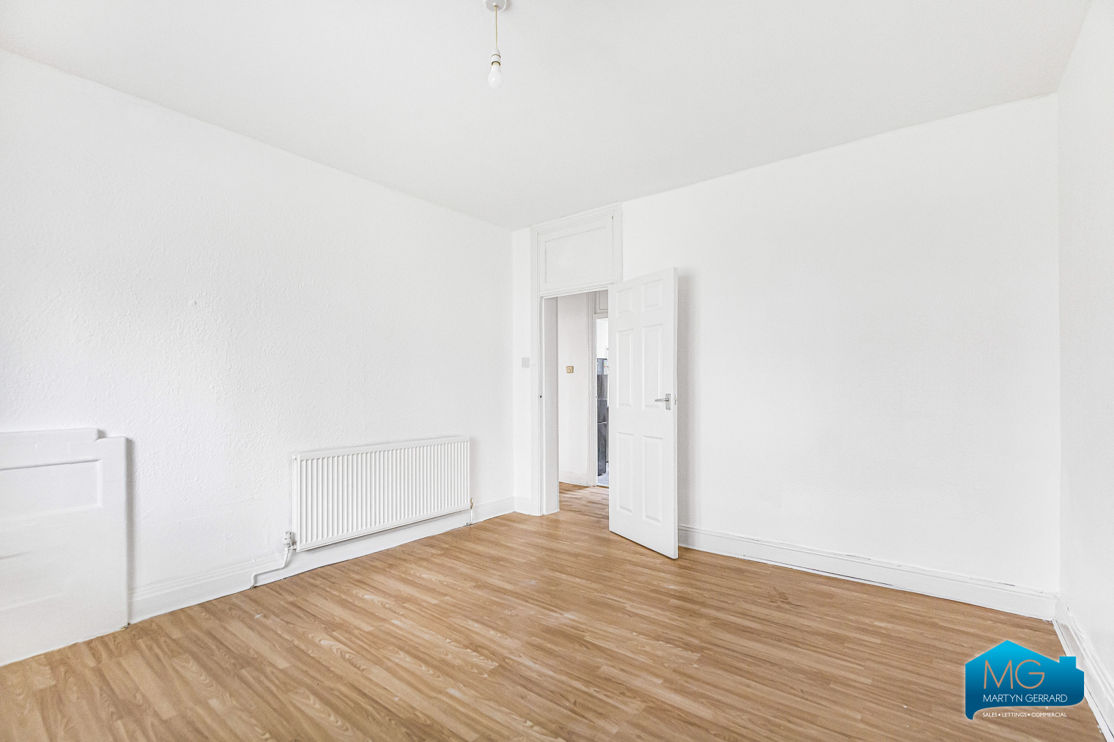 2 bedroom Ground Floor Flat to rent - Martyn Gerrard