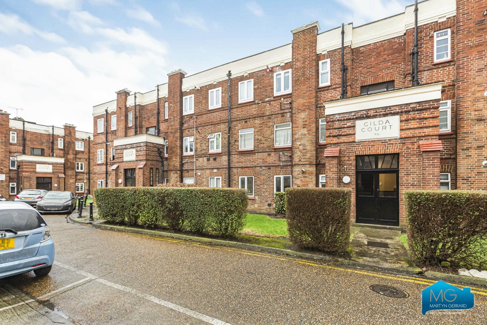 2 bedroom Ground Floor Flat to rent - Martyn Gerrard