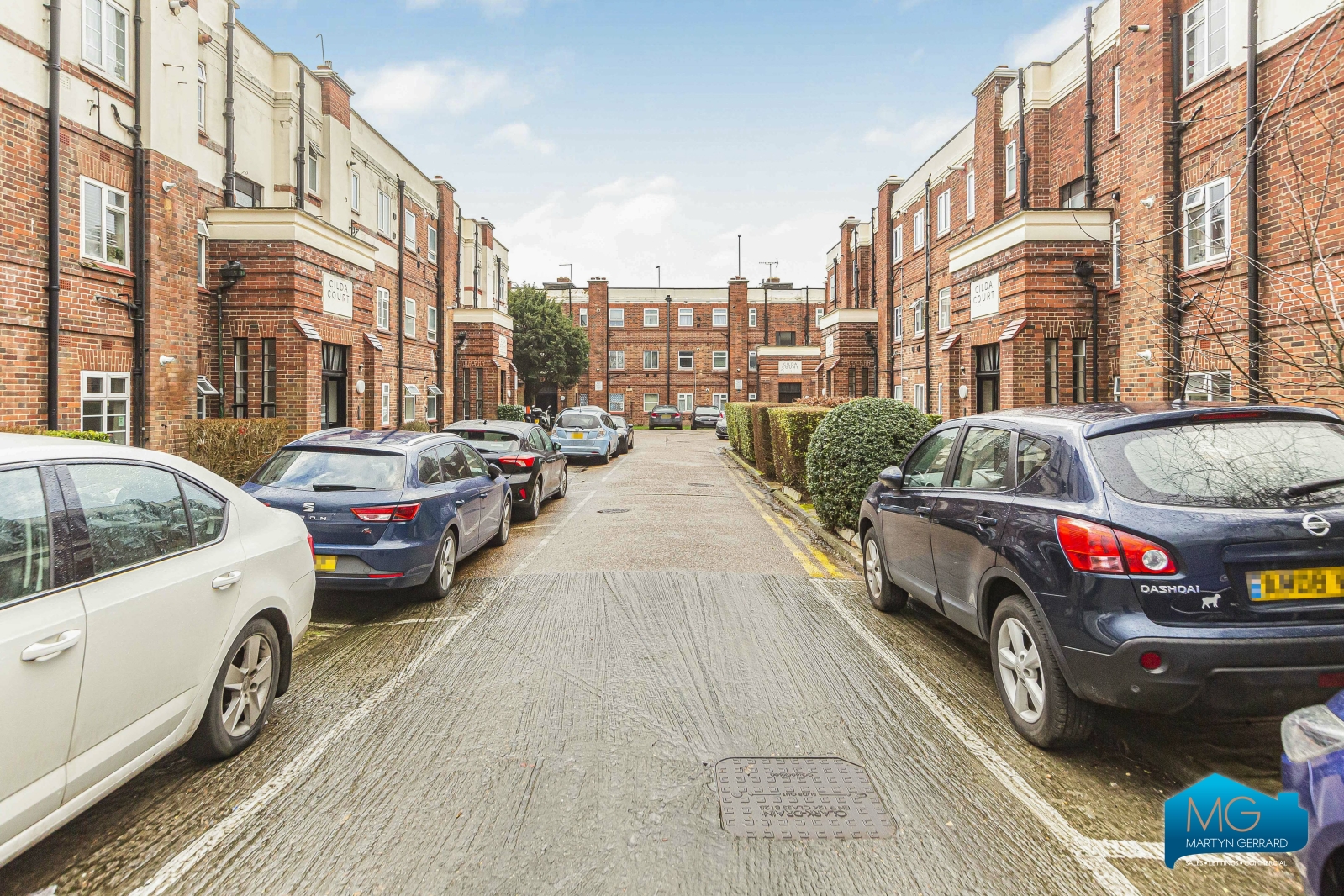 2 bedroom Ground Floor Flat to rent - Martyn Gerrard