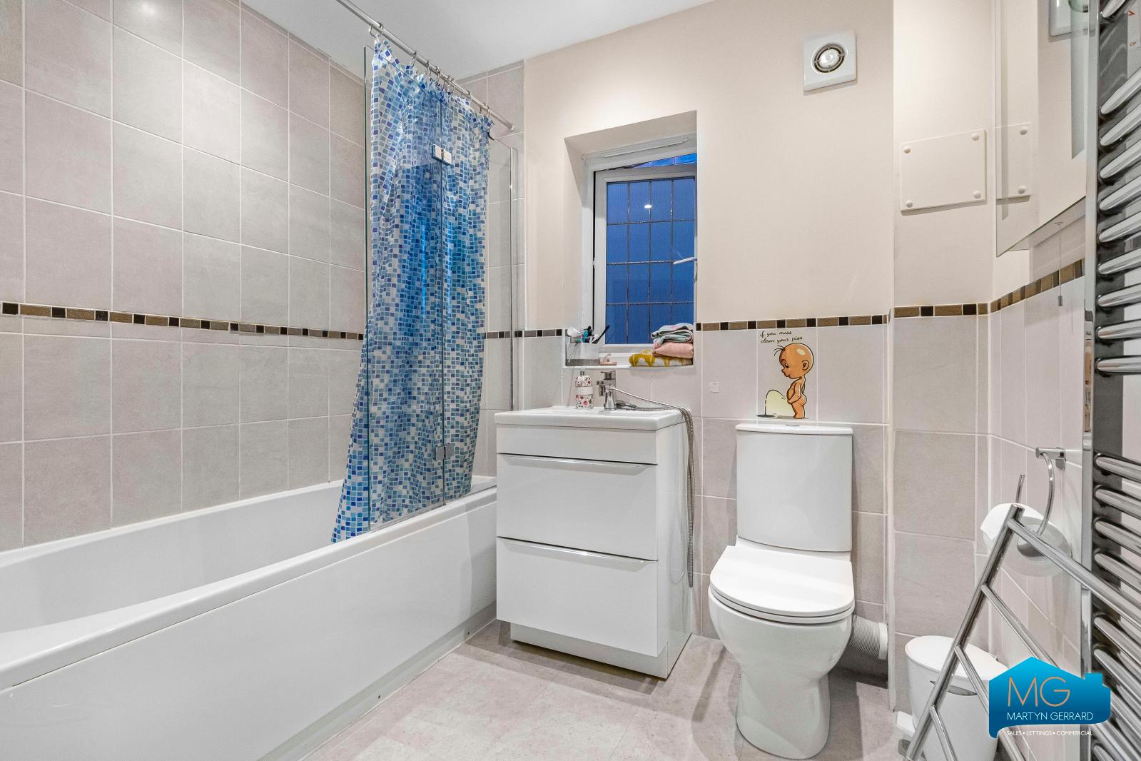 4 bedroom Detached House to rent - Martyn Gerrard