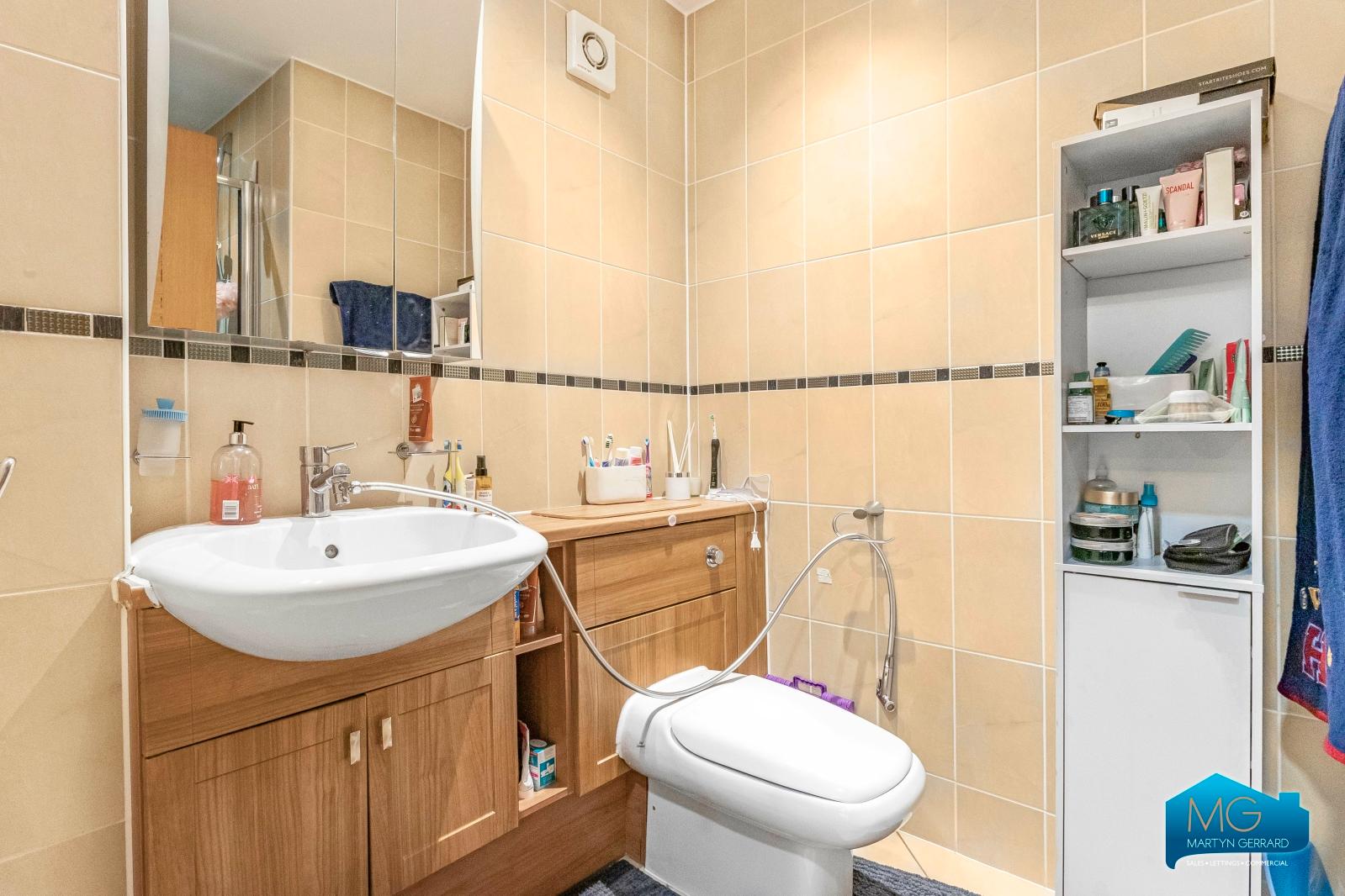 4 bedroom Detached House to rent - Martyn Gerrard