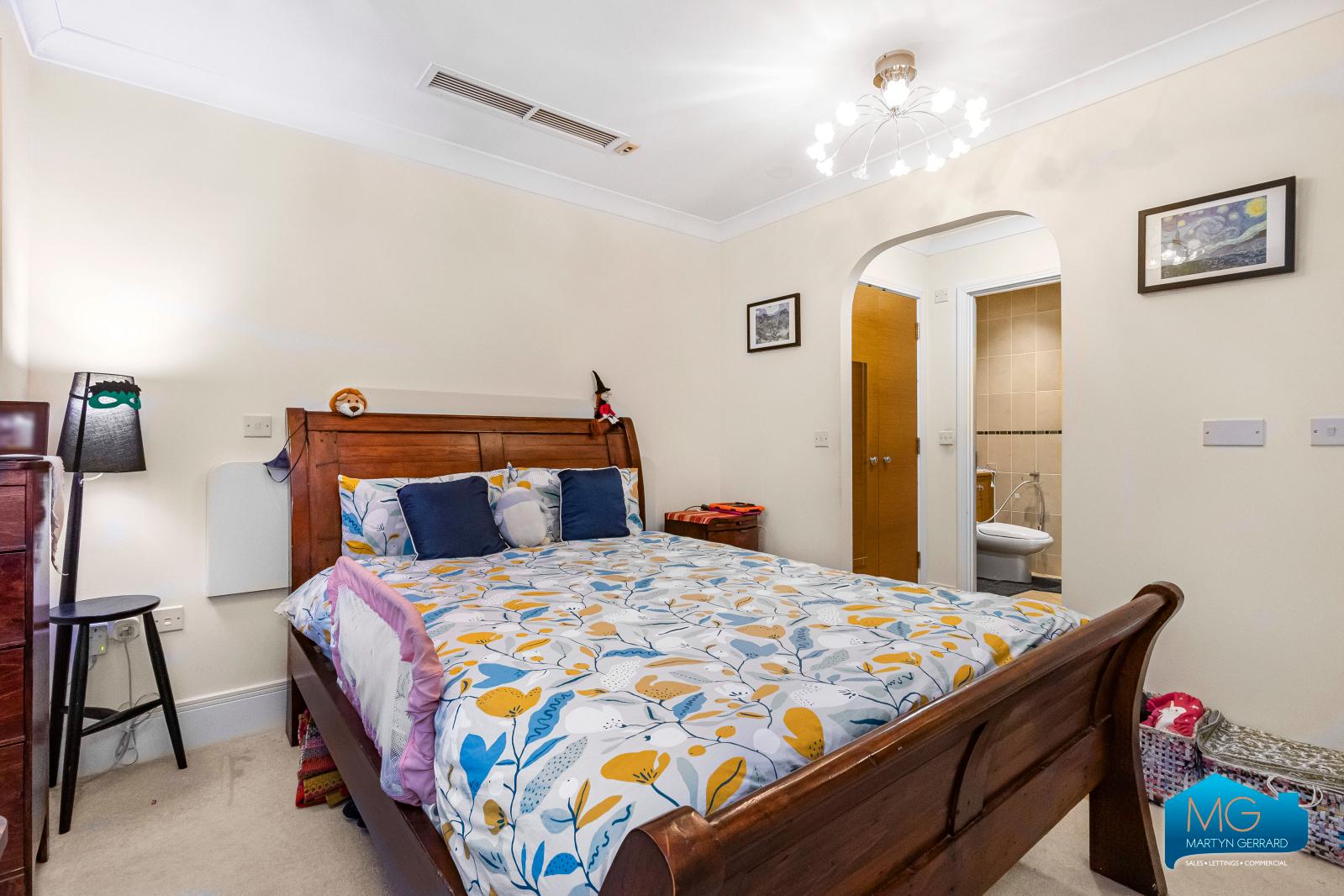 4 bedroom Detached House to rent - Martyn Gerrard