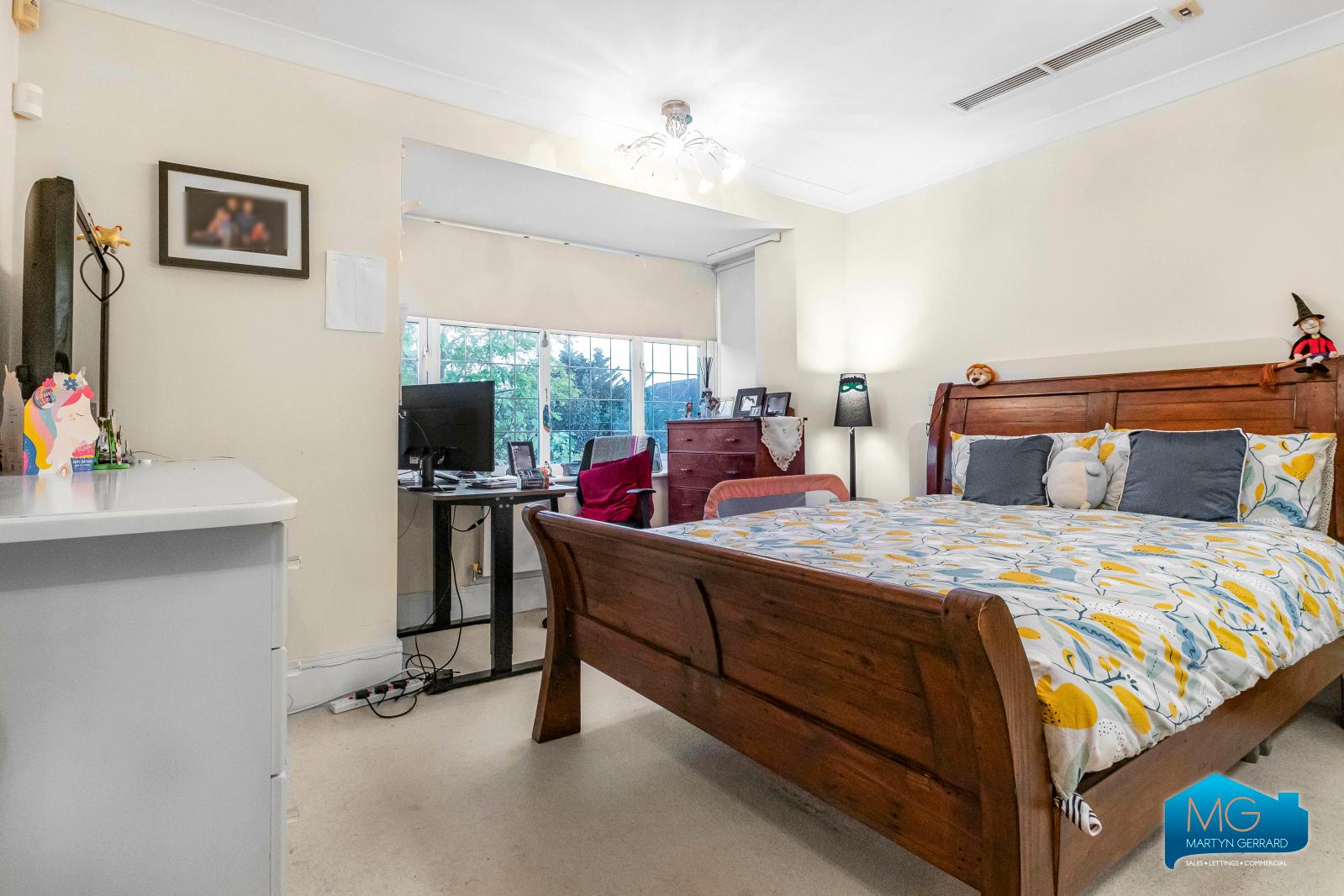 4 bedroom Detached House to rent - Martyn Gerrard