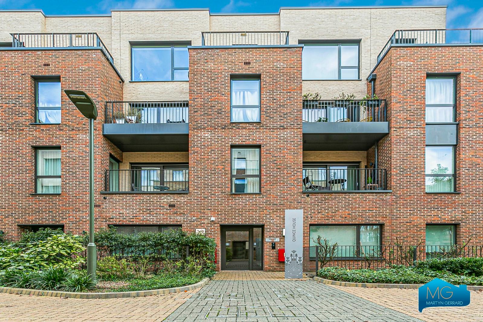 2 bedroom Apartment to rent - Martyn Gerrard