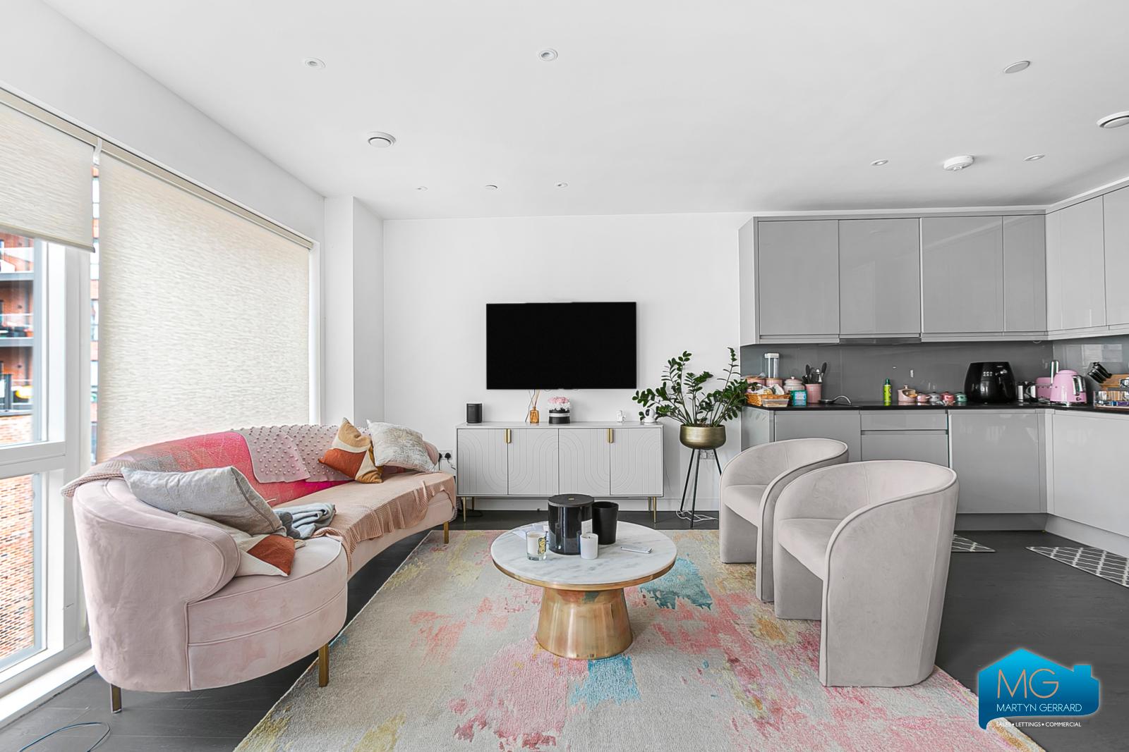 2 bedroom Apartment to rent - Martyn Gerrard