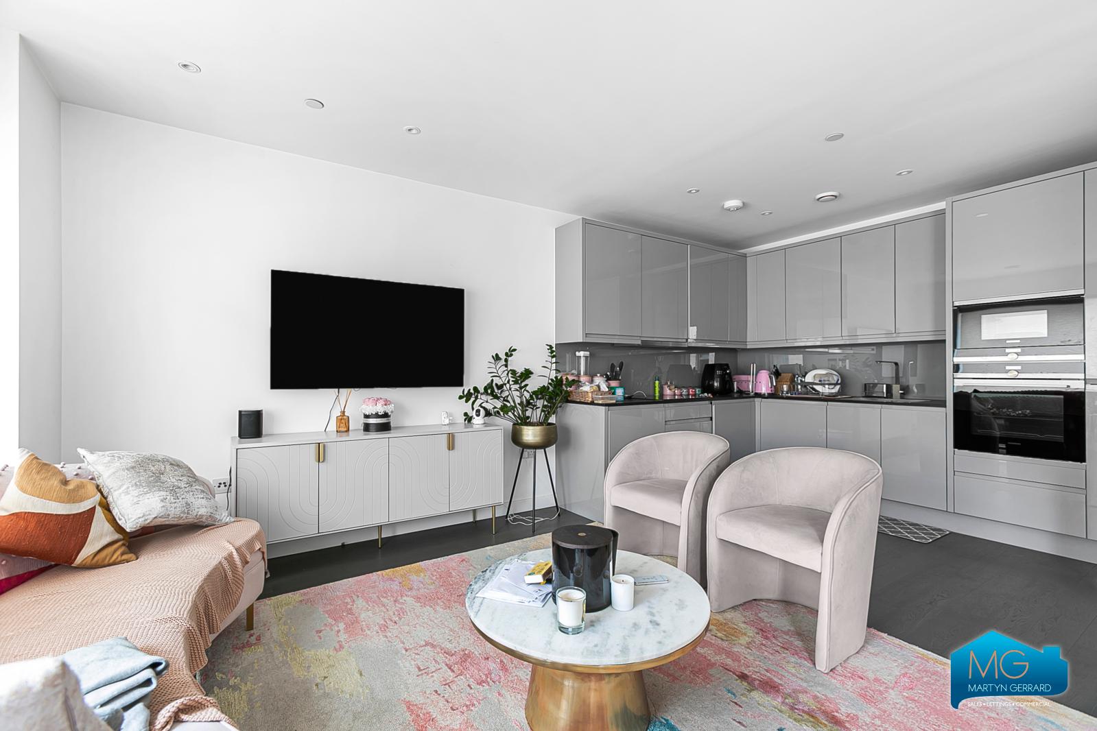 2 bedroom Apartment to rent - Martyn Gerrard